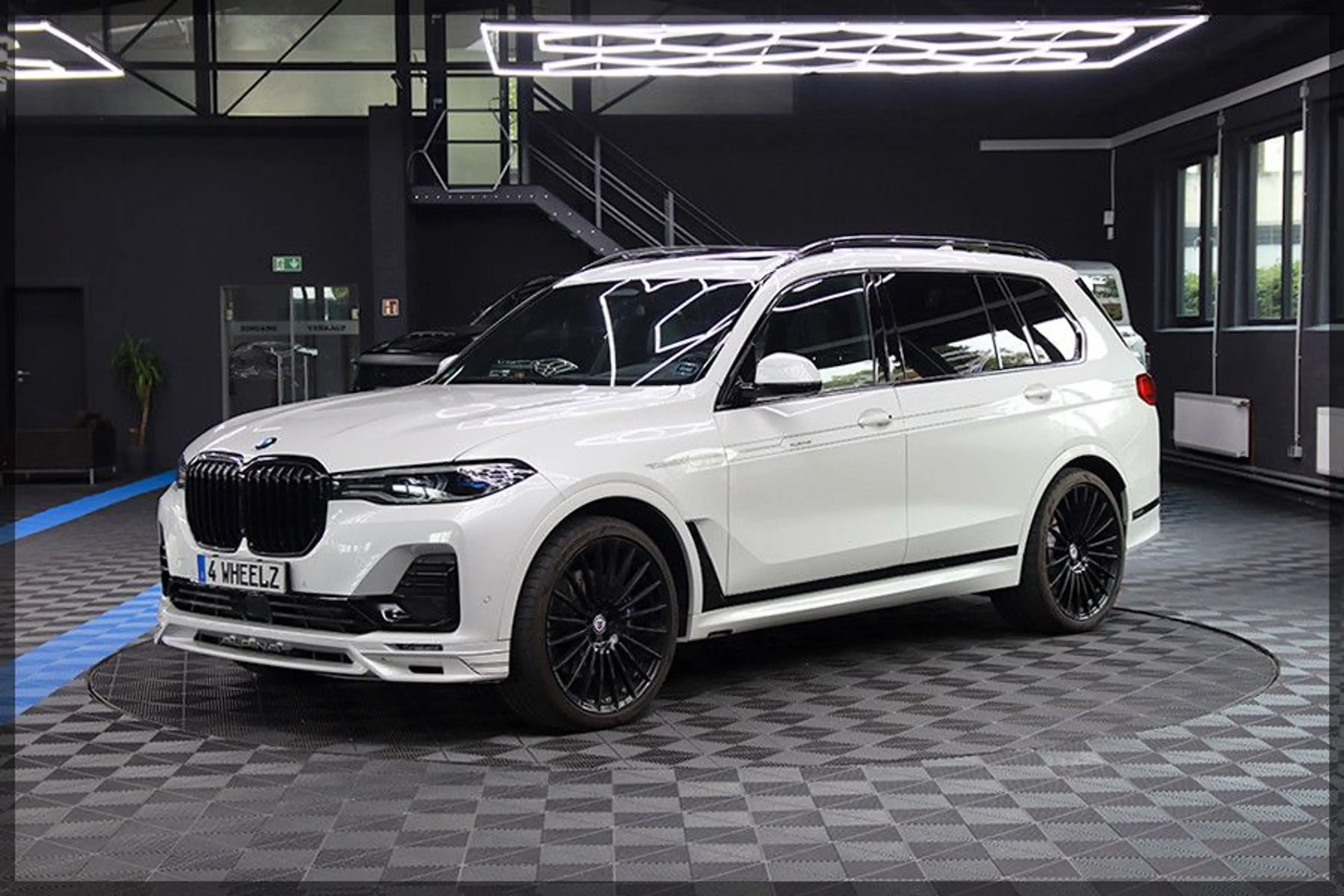 Alpina XB7 4.4 PANO / CAM / TV / PDC / NAVI / HUD — photo 2
