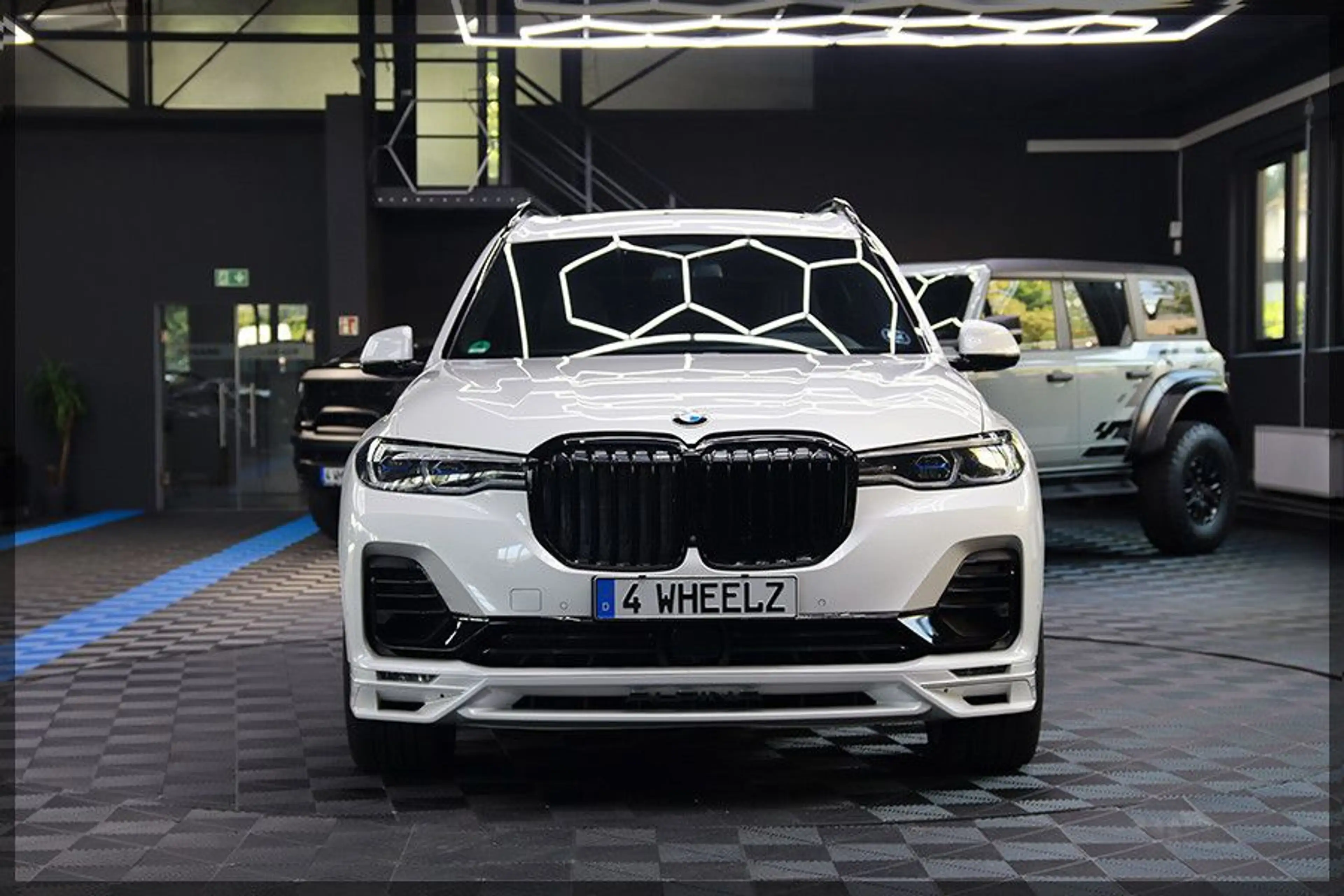 Alpina XB7 4.4 PANO / CAM / TV / PDC / NAVI / HUD — photo 3