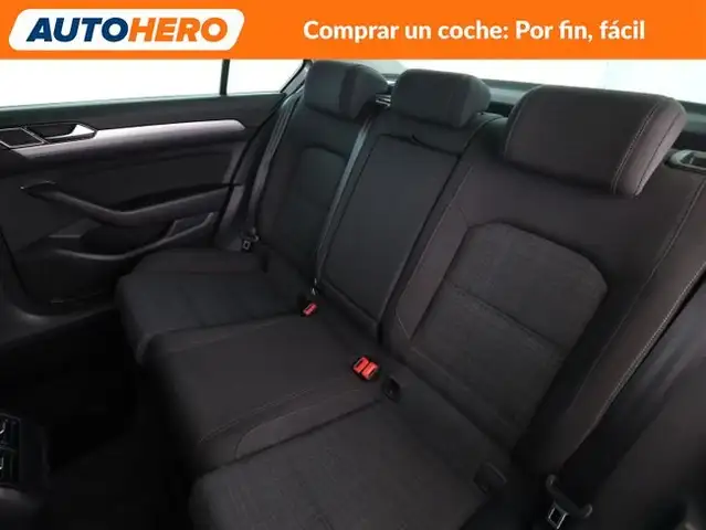 Volkswagen Passat view 15