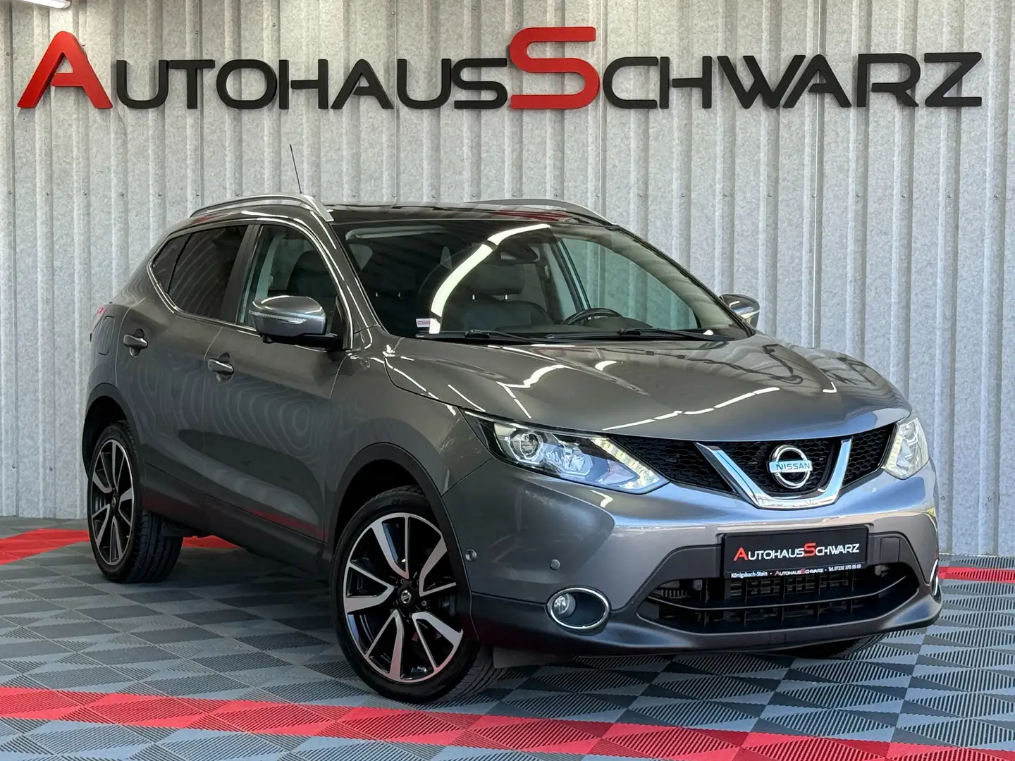 Nissan Qashqai Tekna 4x4 Pano AHK Leder LED Navi 360° Grau - 1