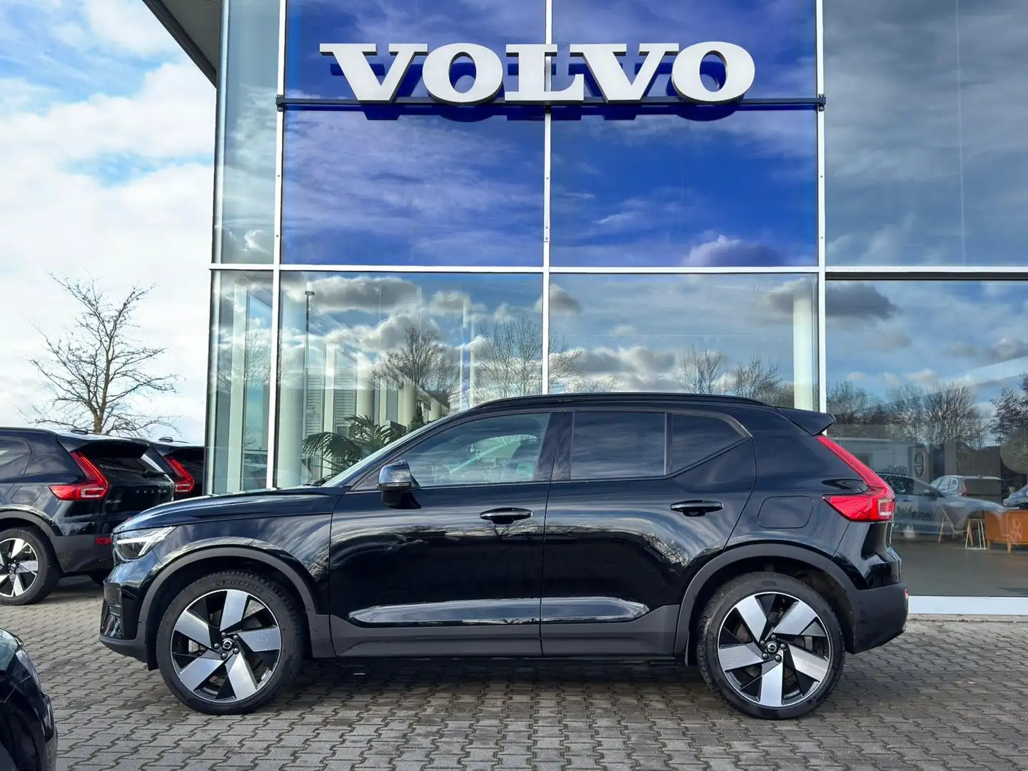 Volvo XC40 Twin Motor Plus Recharge Pure Electric Schwarz - 2