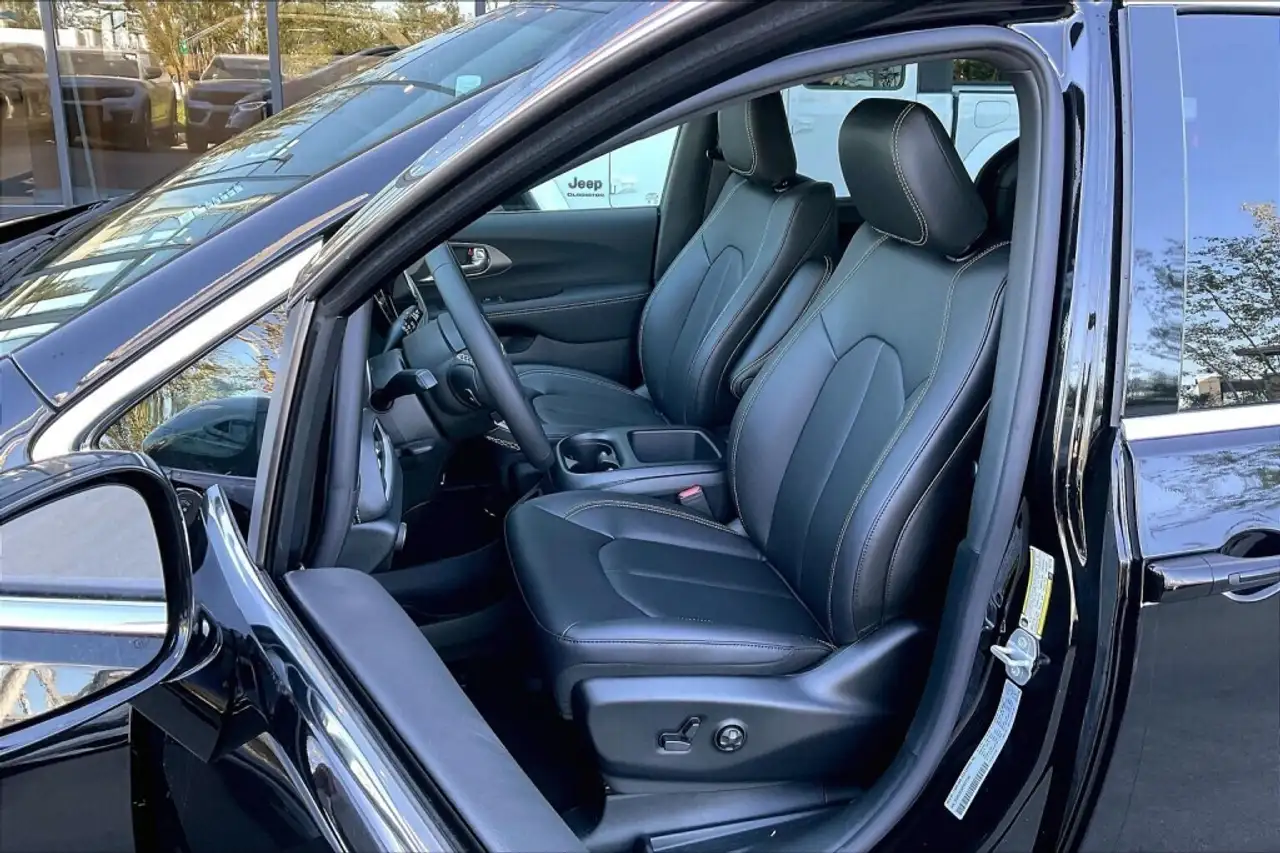 Chrysler Pacifica снимка Chrysler Pacifica