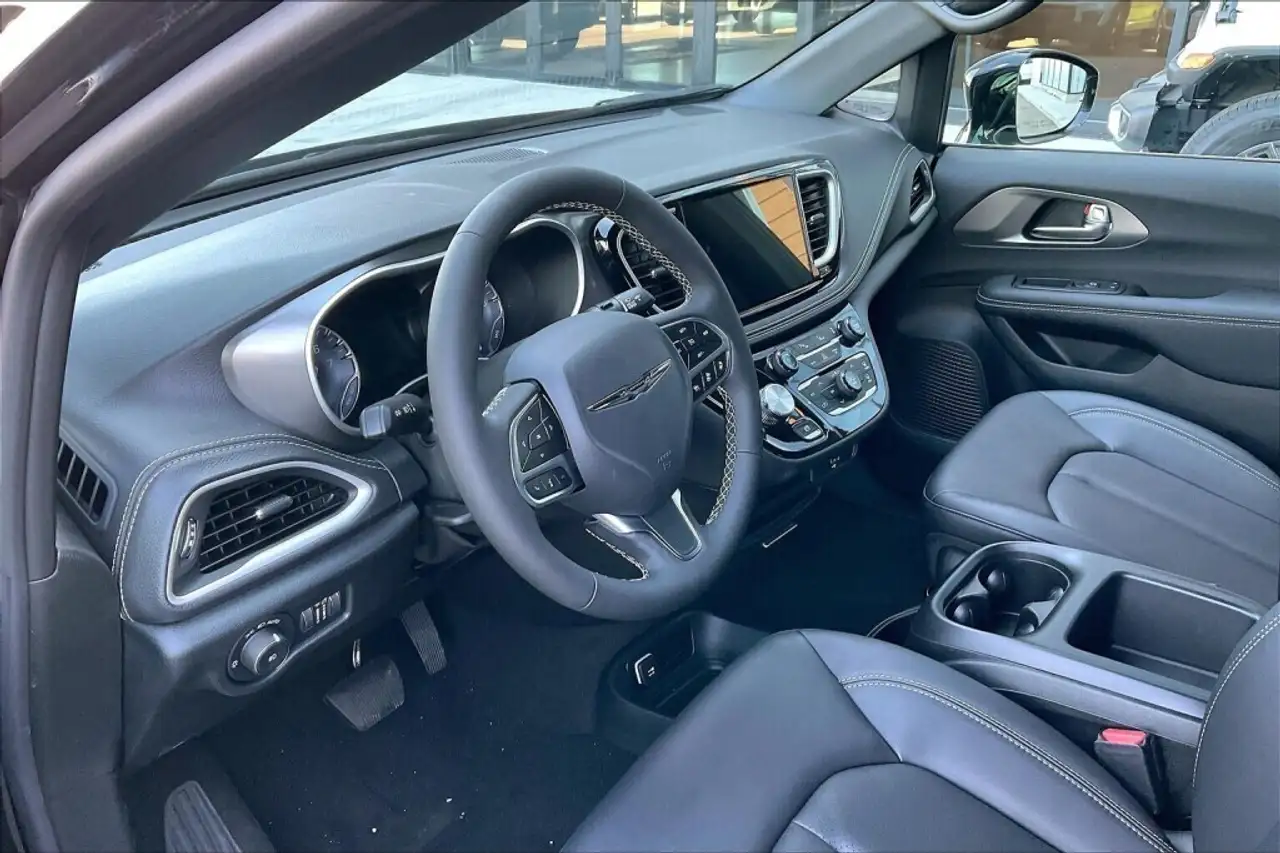 Chrysler Pacifica снимка Chrysler Pacifica