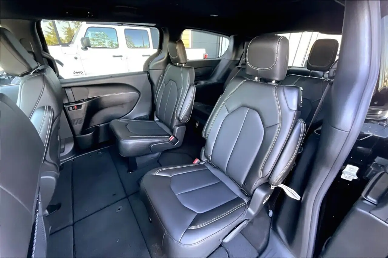 Chrysler Pacifica снимка Chrysler Pacifica