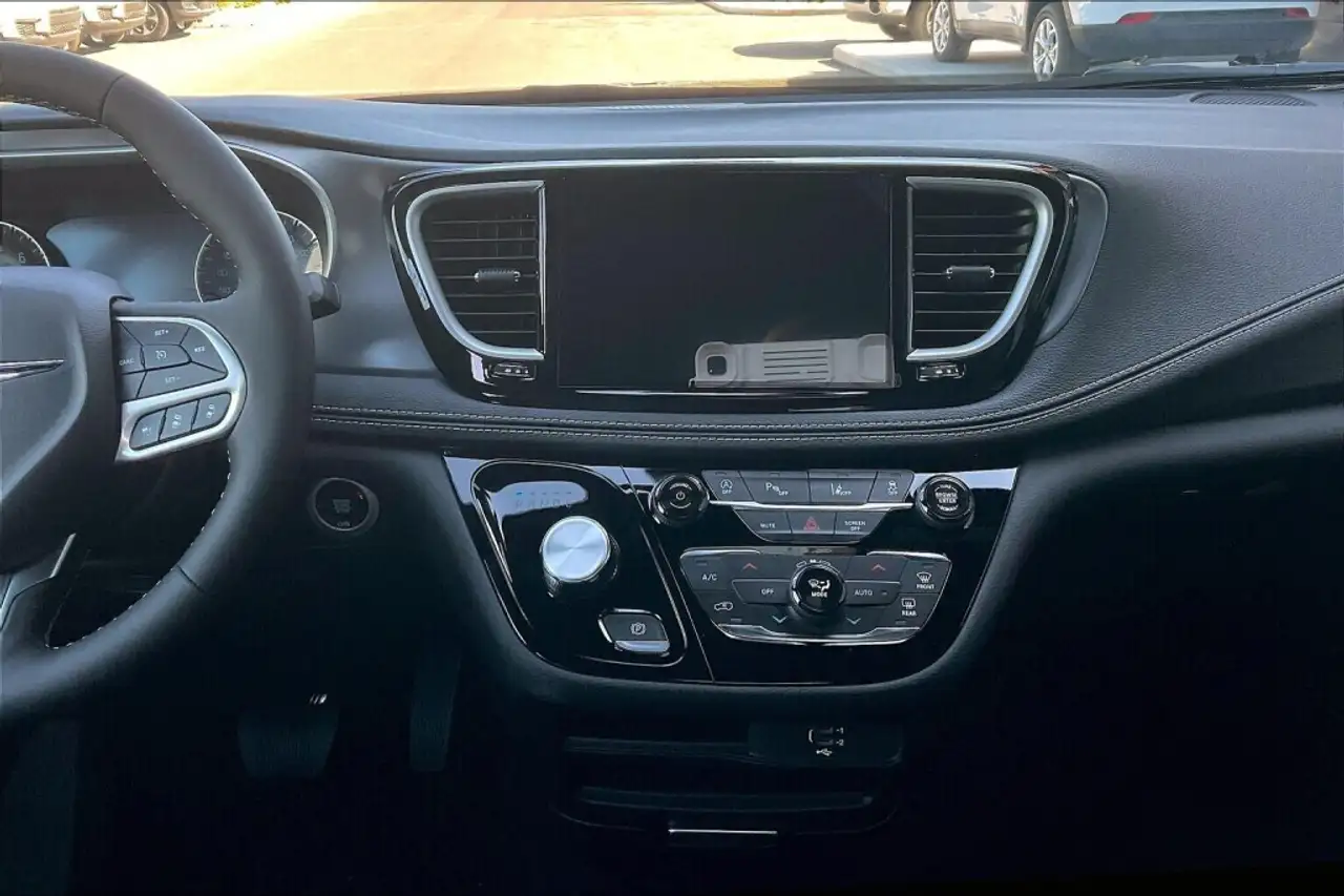 Chrysler Pacifica снимка Chrysler Pacifica