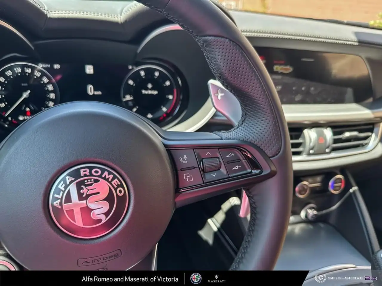 Alfa Romeo Stelvio снимка Alfa Romeo Stelvio