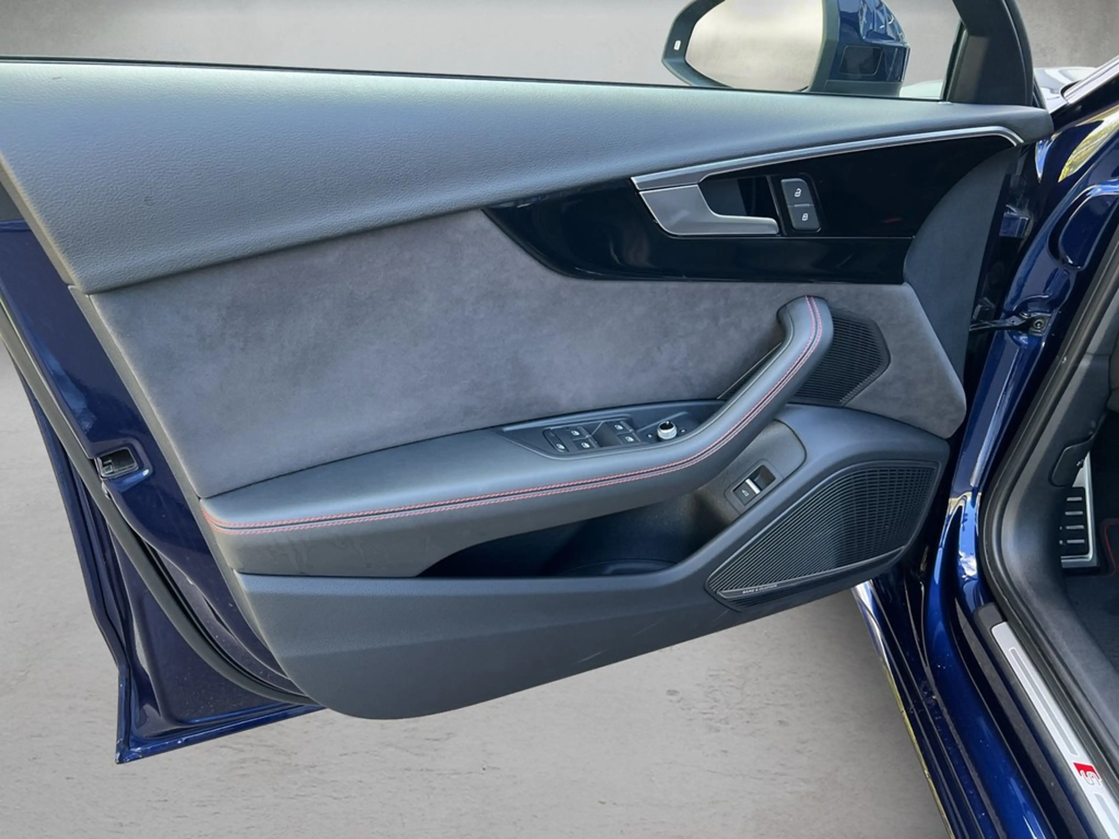 Audi A4 Avant S line 45 TFSI quattro S tronic *AHK* — photo 6