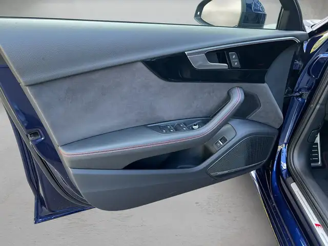 Audi A4 view 6