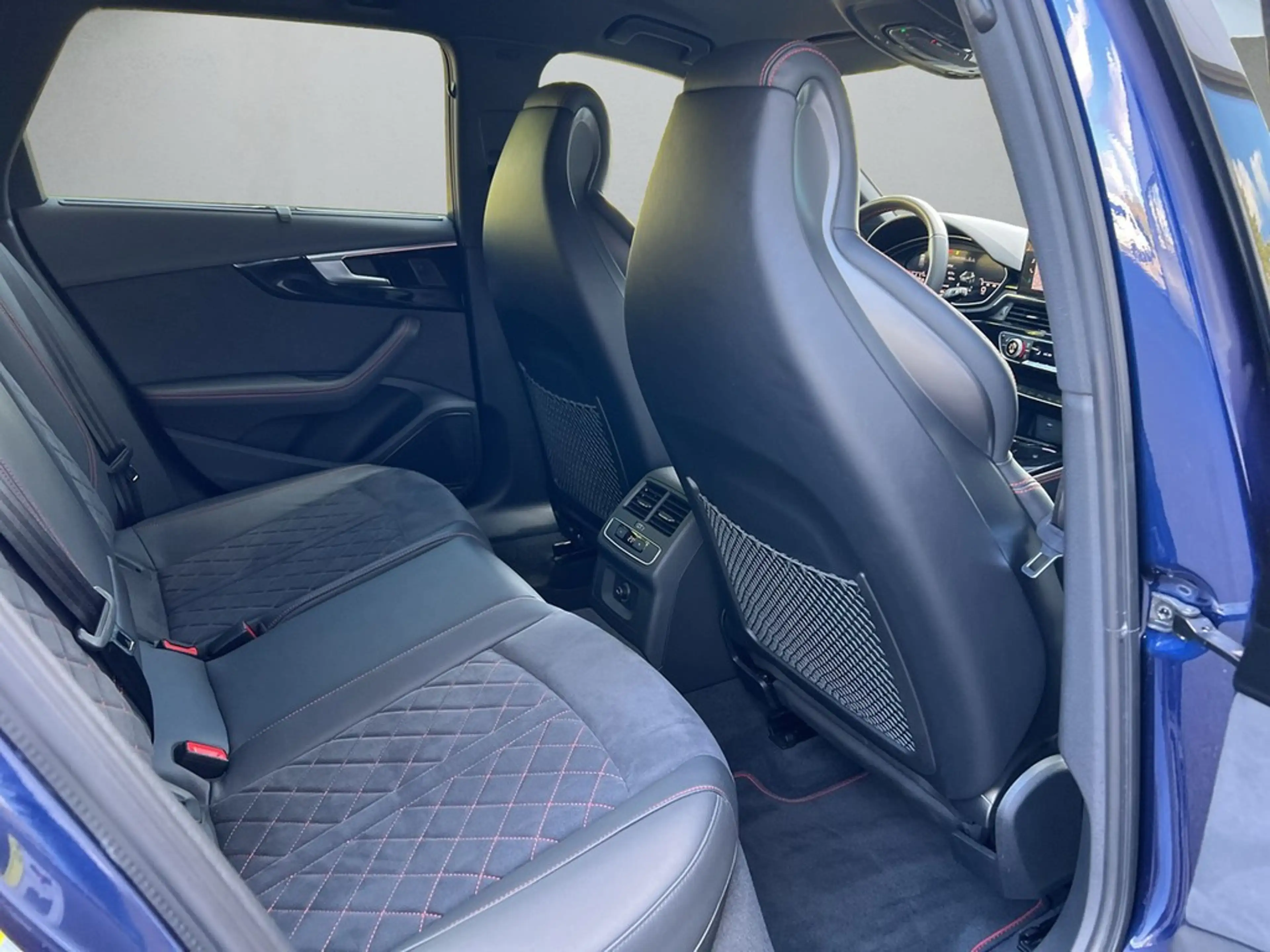 Audi A4 Avant S line 45 TFSI quattro S tronic *AHK* — photo 12