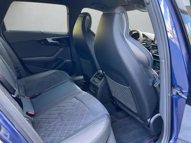 Audi A4 view 12
