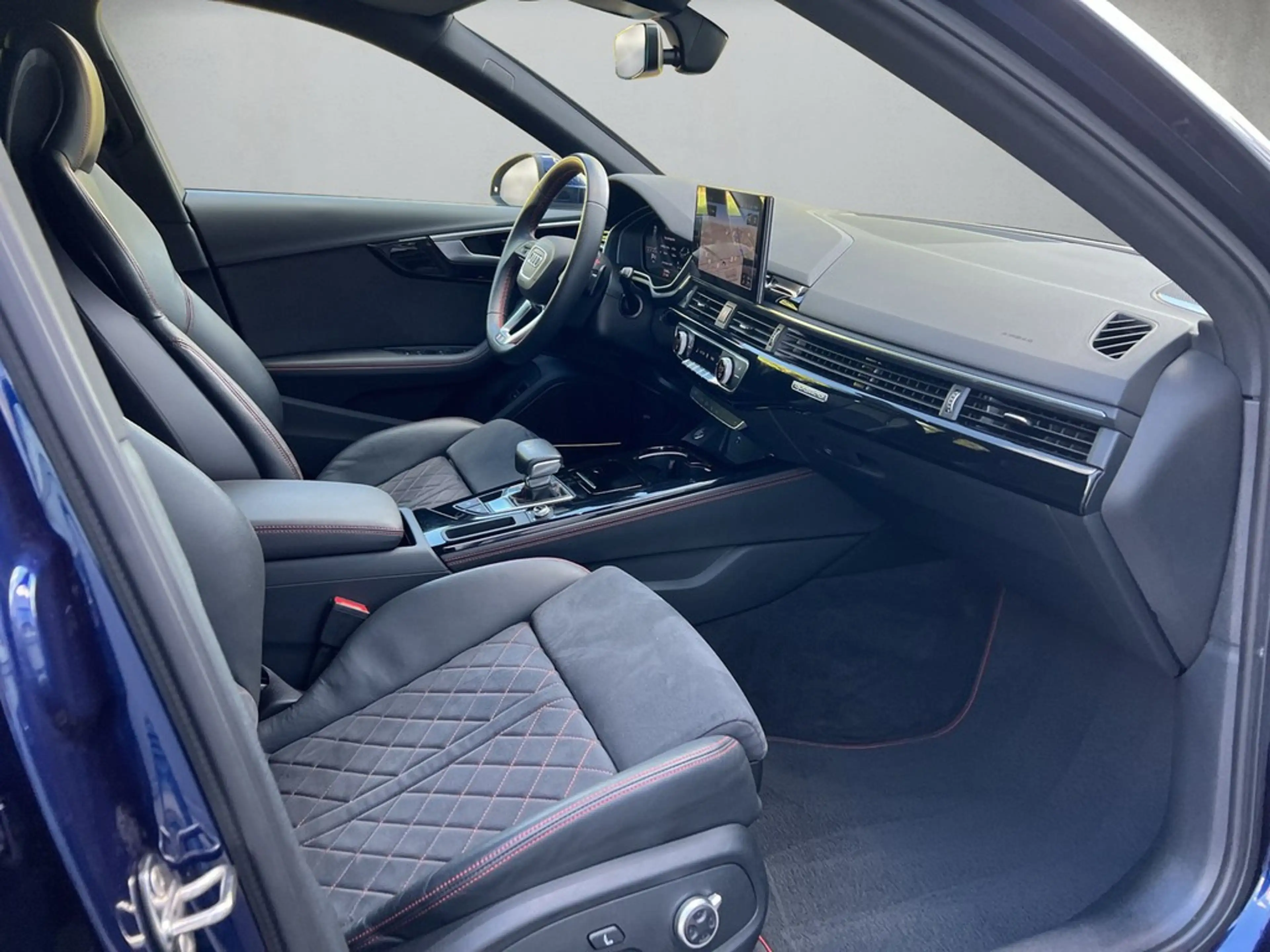 Audi A4 Avant S line 45 TFSI quattro S tronic *AHK* — photo 13