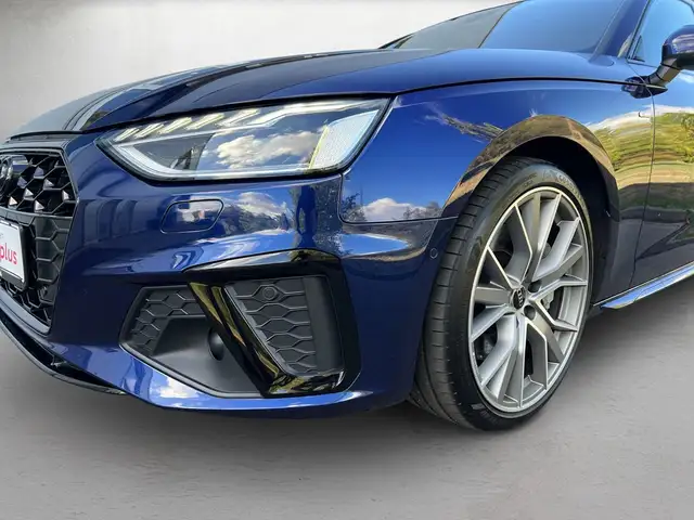 Audi A4 view 4