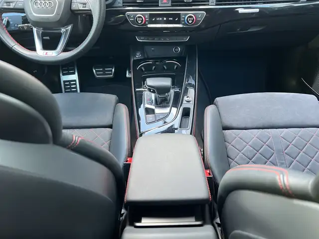 Audi A4 view 9