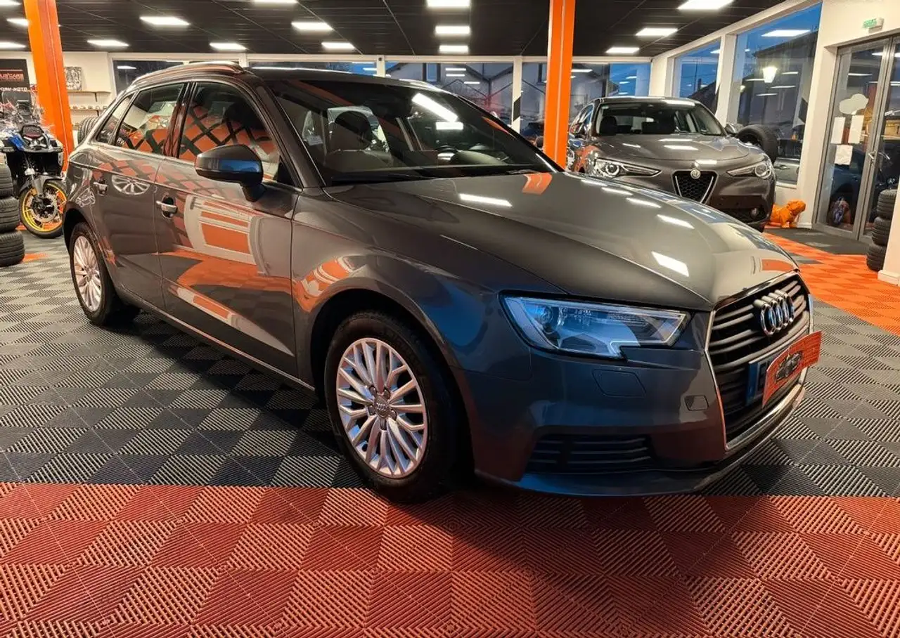 Audi A3 (8V2) Pack Ambiente 1.6 TDI 110 cv Garan