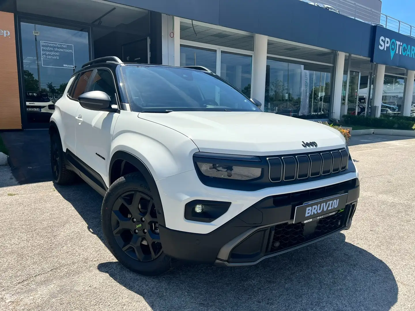 Jeep Avenger 1.2 turbo e-hybrid mhev Overland 4xe 145cv edct6 Blanc - 1