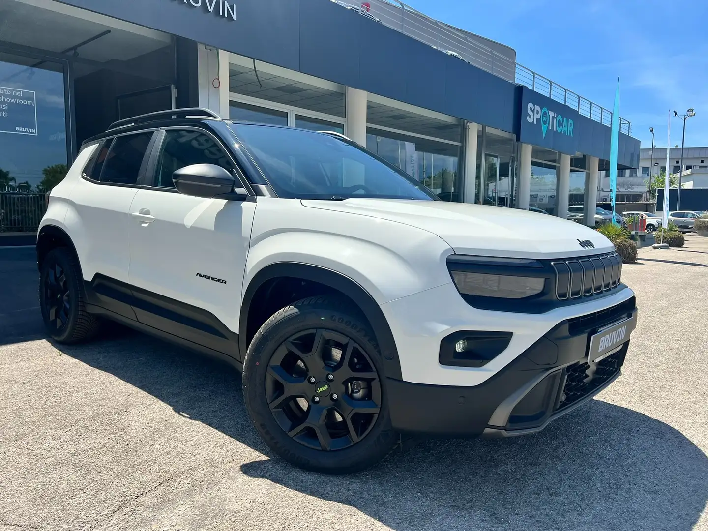 Jeep Avenger 1.2 turbo e-hybrid mhev Overland 4xe 145cv edct6 Blanc - 2