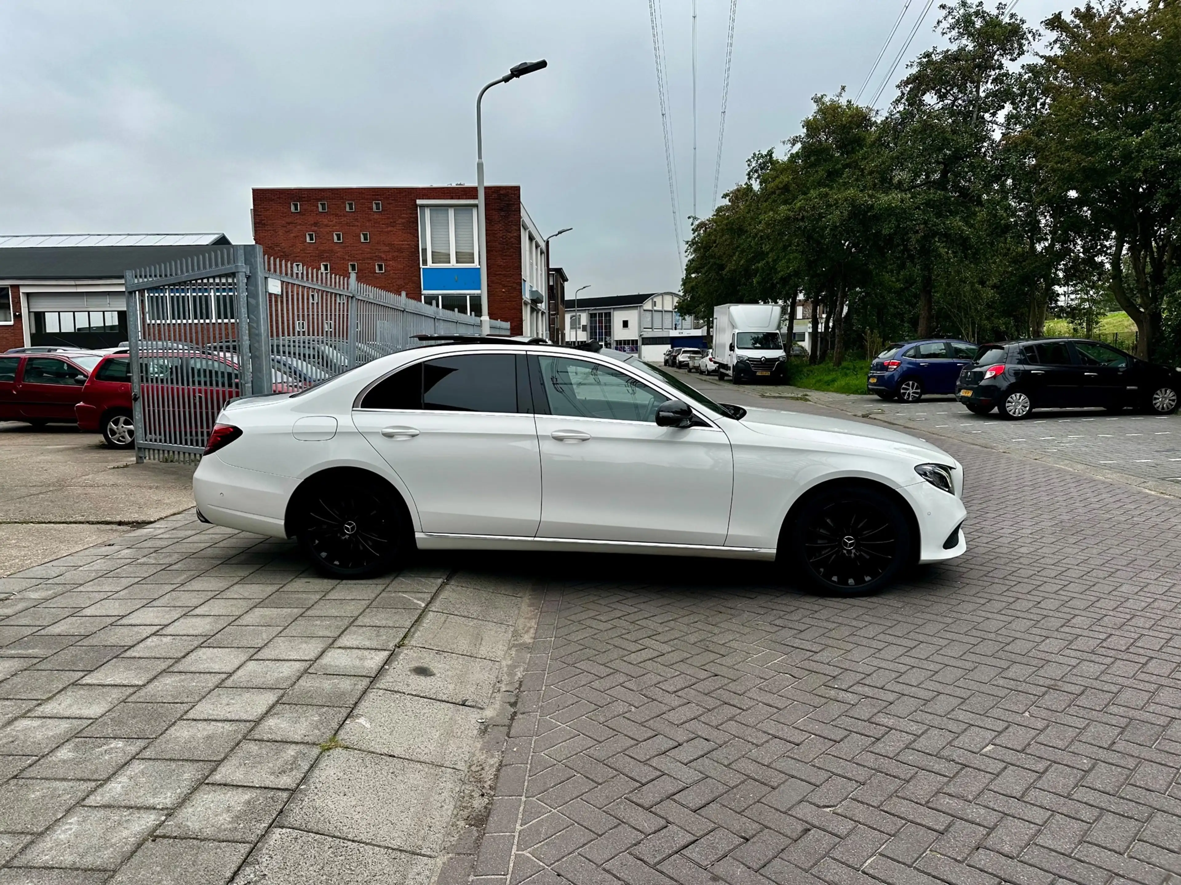 Mercedes-Benz E 350 e Lease Edition — photo 6