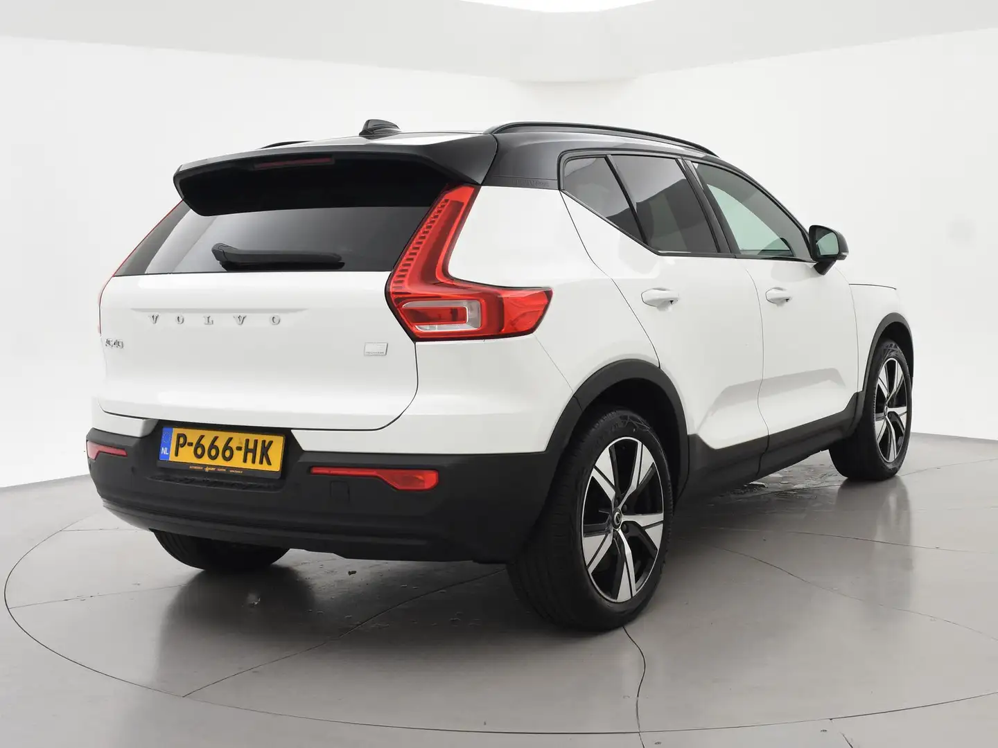 Volvo XC40 RECHARGE P8 AWD 408 PK *93% SOH* + AFN. TREKHAAK | Weiß - 2