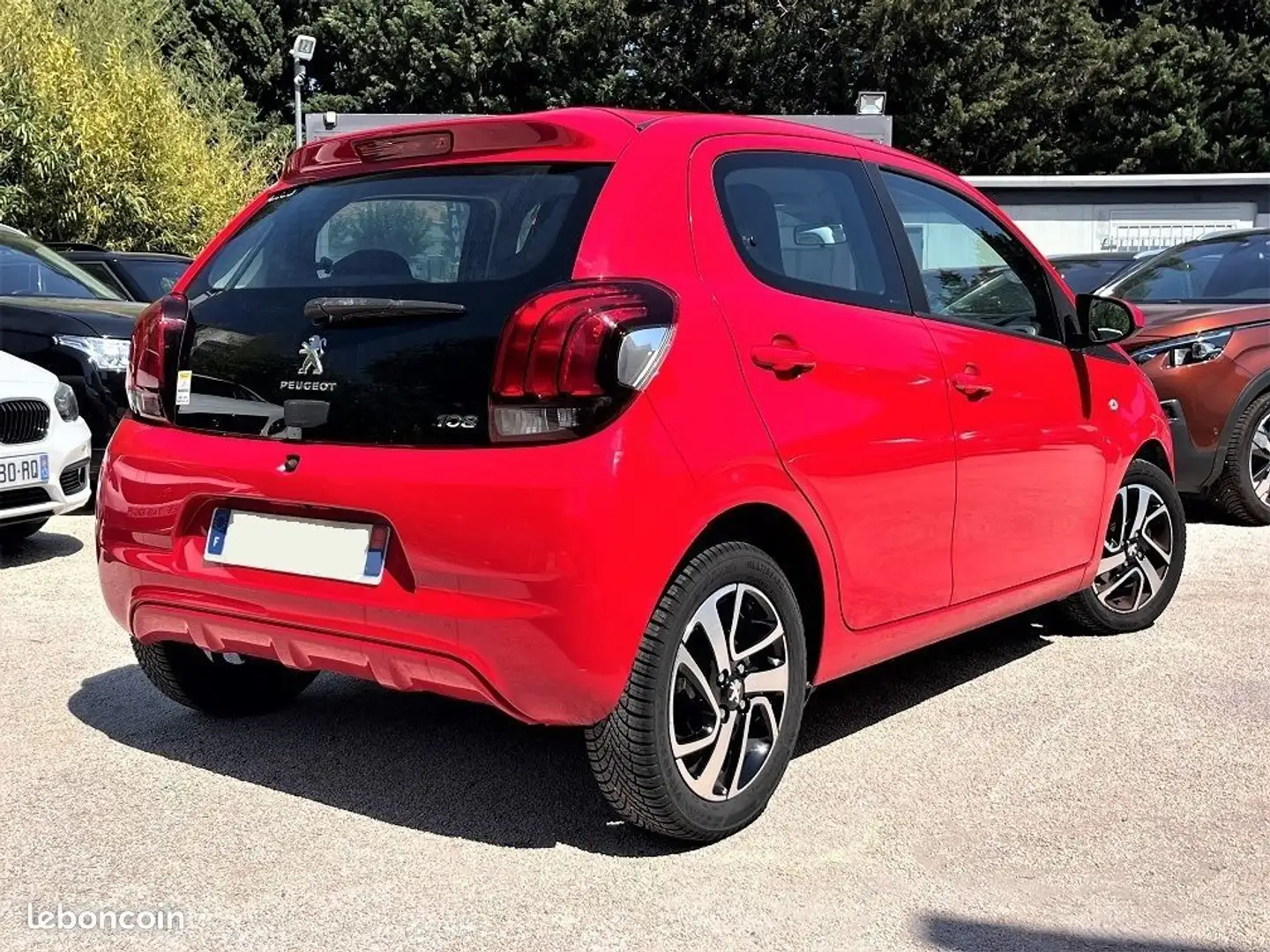 Peugeot 108 1.2 PURETECH ALLURE 5P Rouge - 2