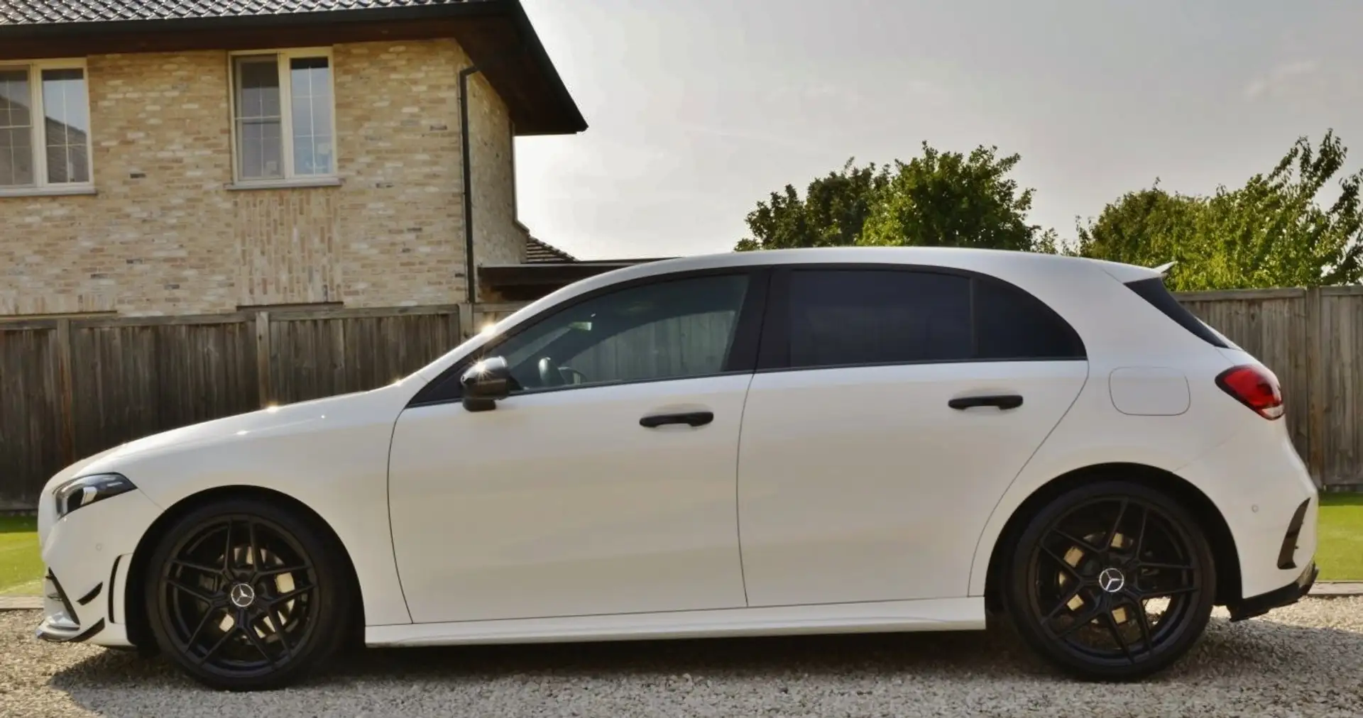 Mercedes-Benz A 200 AMG 7G-DCT LOOK A45 !!"LED'S-GPS-LEDER-WIDESCREEN" Blanc - 1