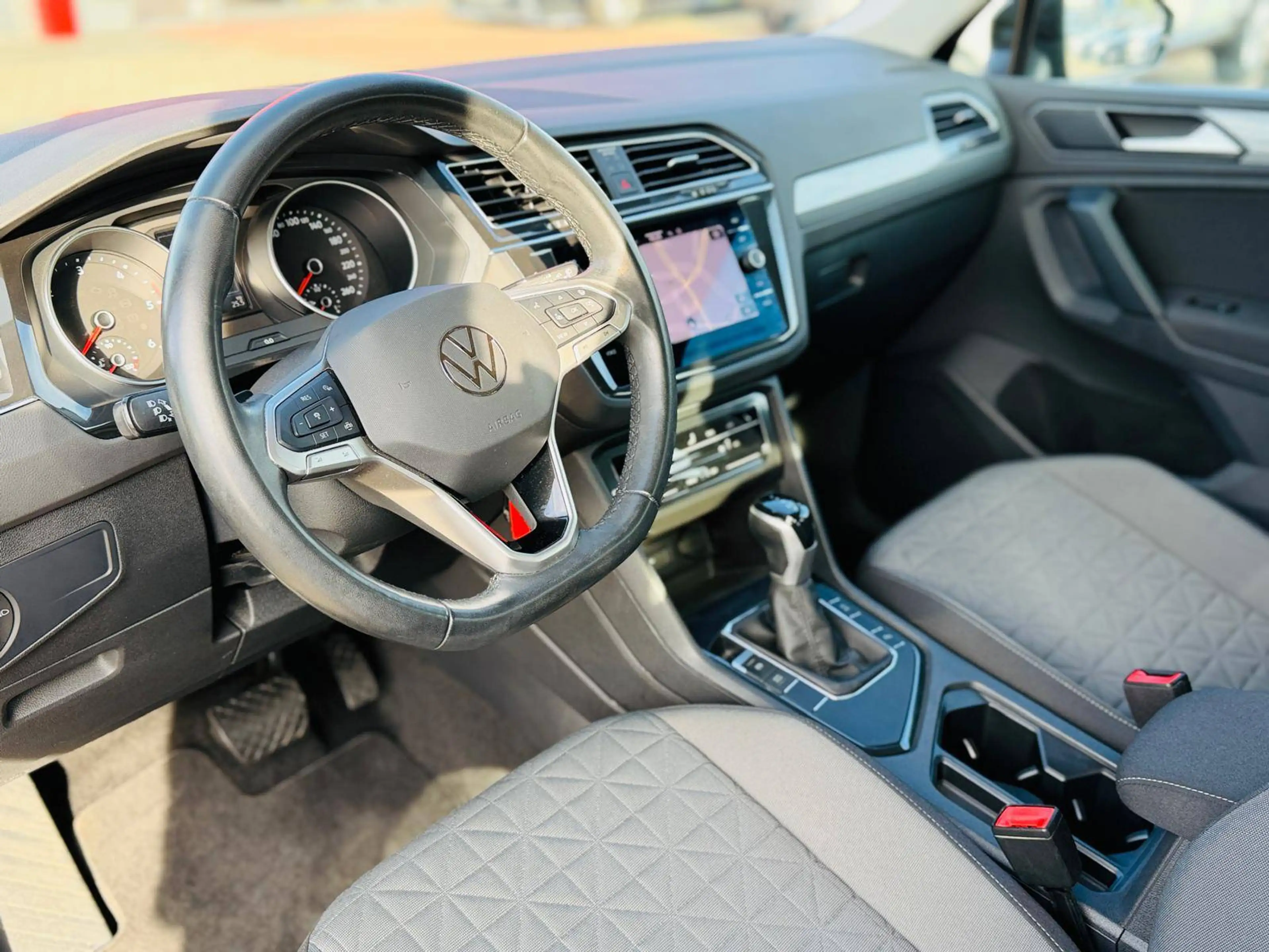 Volkswagen Tiguan 2.0 Life AHK TÜV & Service neu Garantie Finanzierung möglich — photo 4