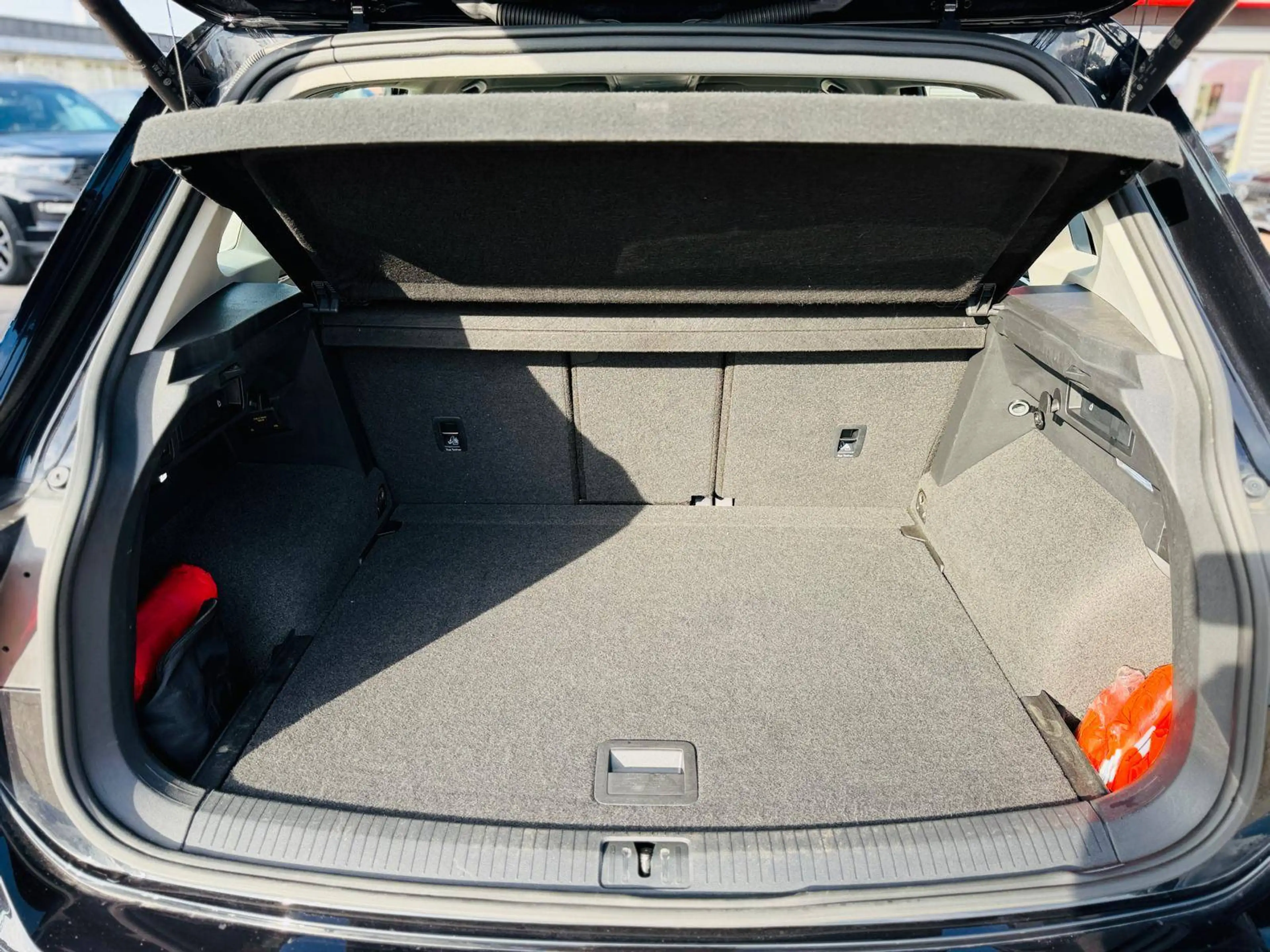 Volkswagen Tiguan 2.0 Life AHK TÜV & Service neu Garantie Finanzierung möglich — photo 21