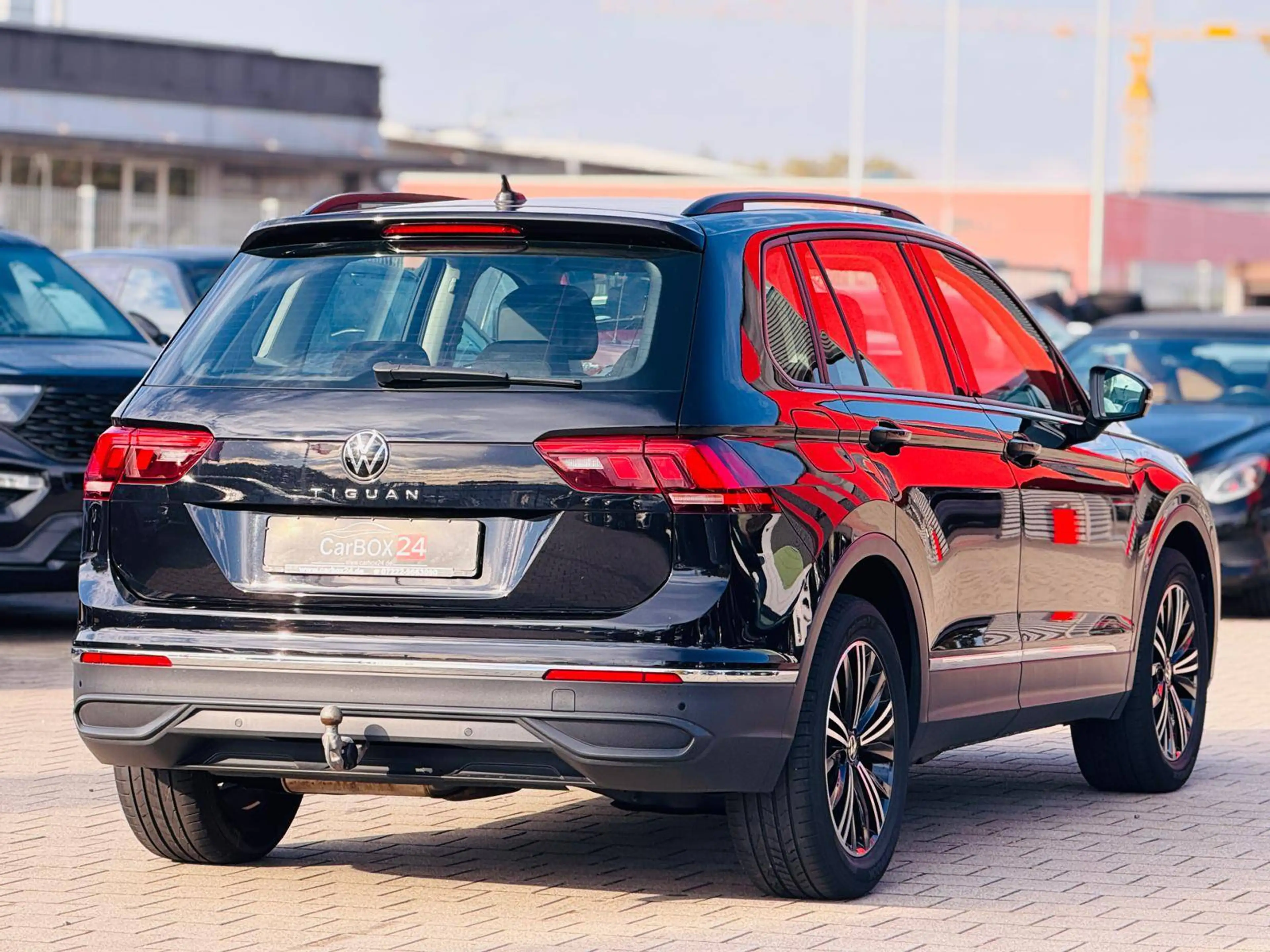 Volkswagen Tiguan 2.0 Life AHK TÜV & Service neu Garantie Finanzierung möglich — photo 18