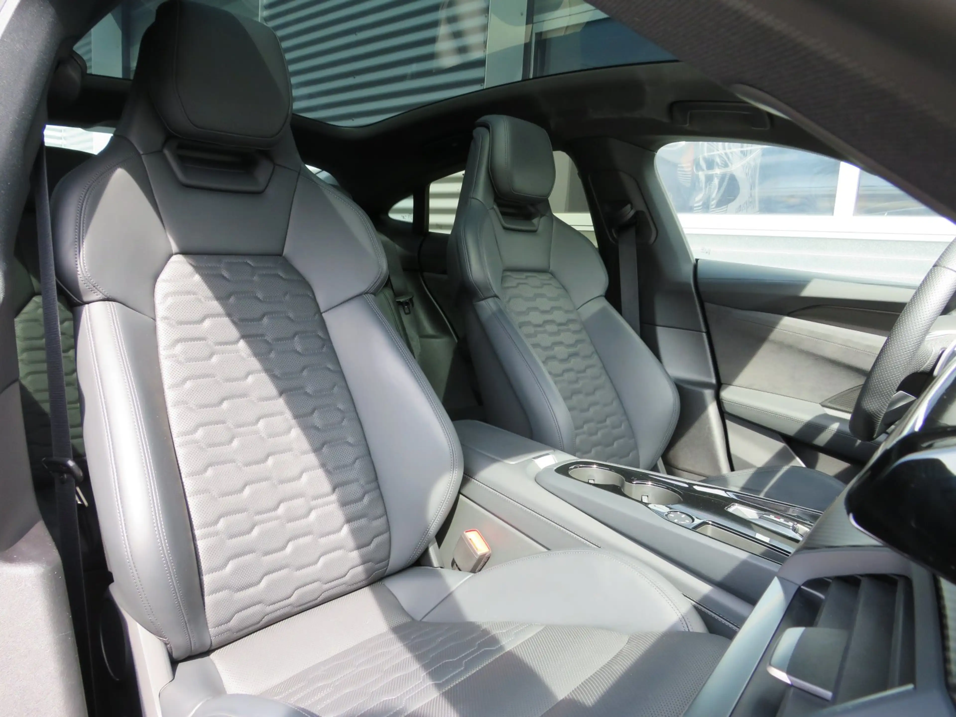 Audi e-tron GT quattro basis /Laserlicht/Allrad/Head-up/Bang & O — photo 3