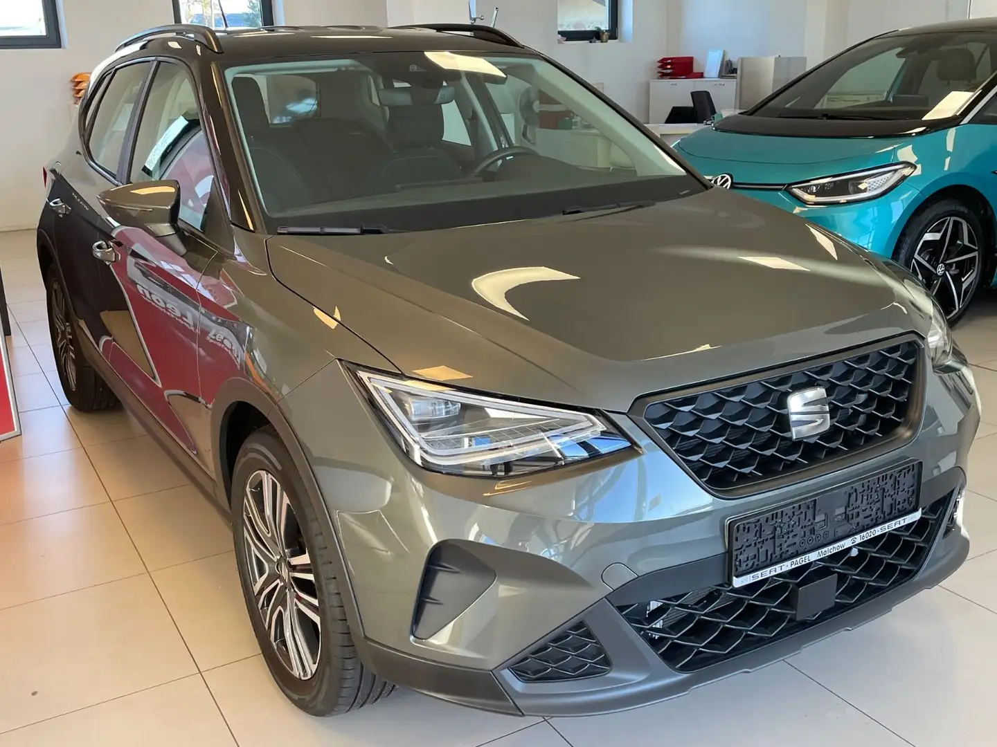 SEAT Arona Style Edition TSI 85 KW Grau - 1
