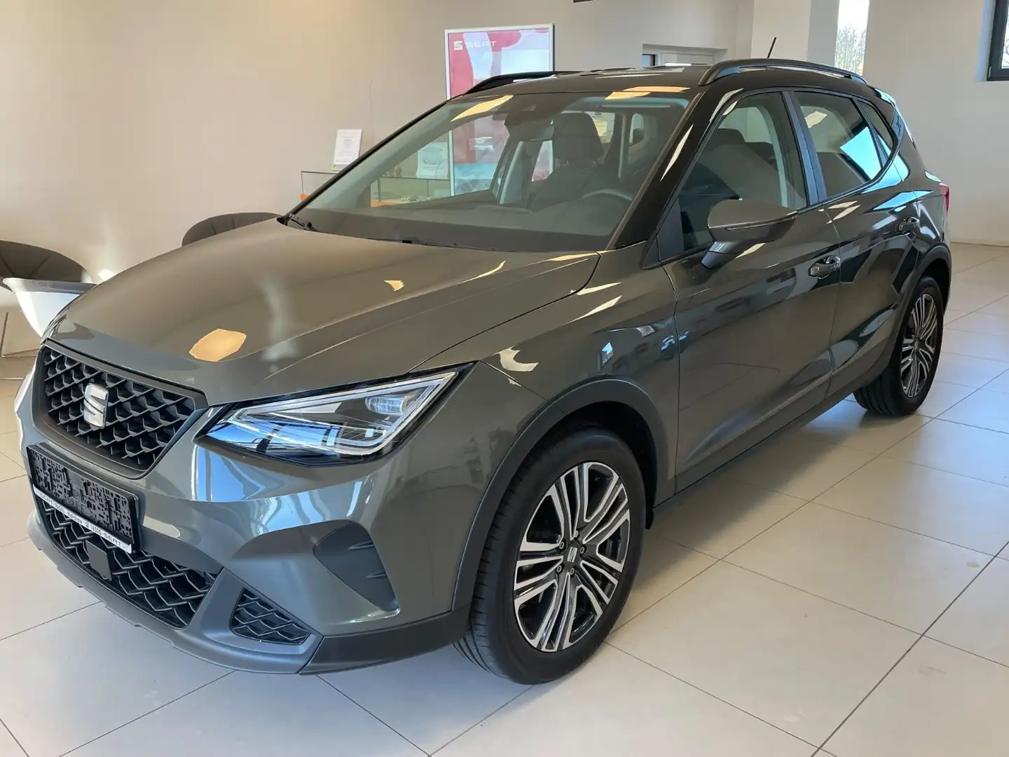 SEAT Arona Style Edition TSI 85 KW Grau - 2