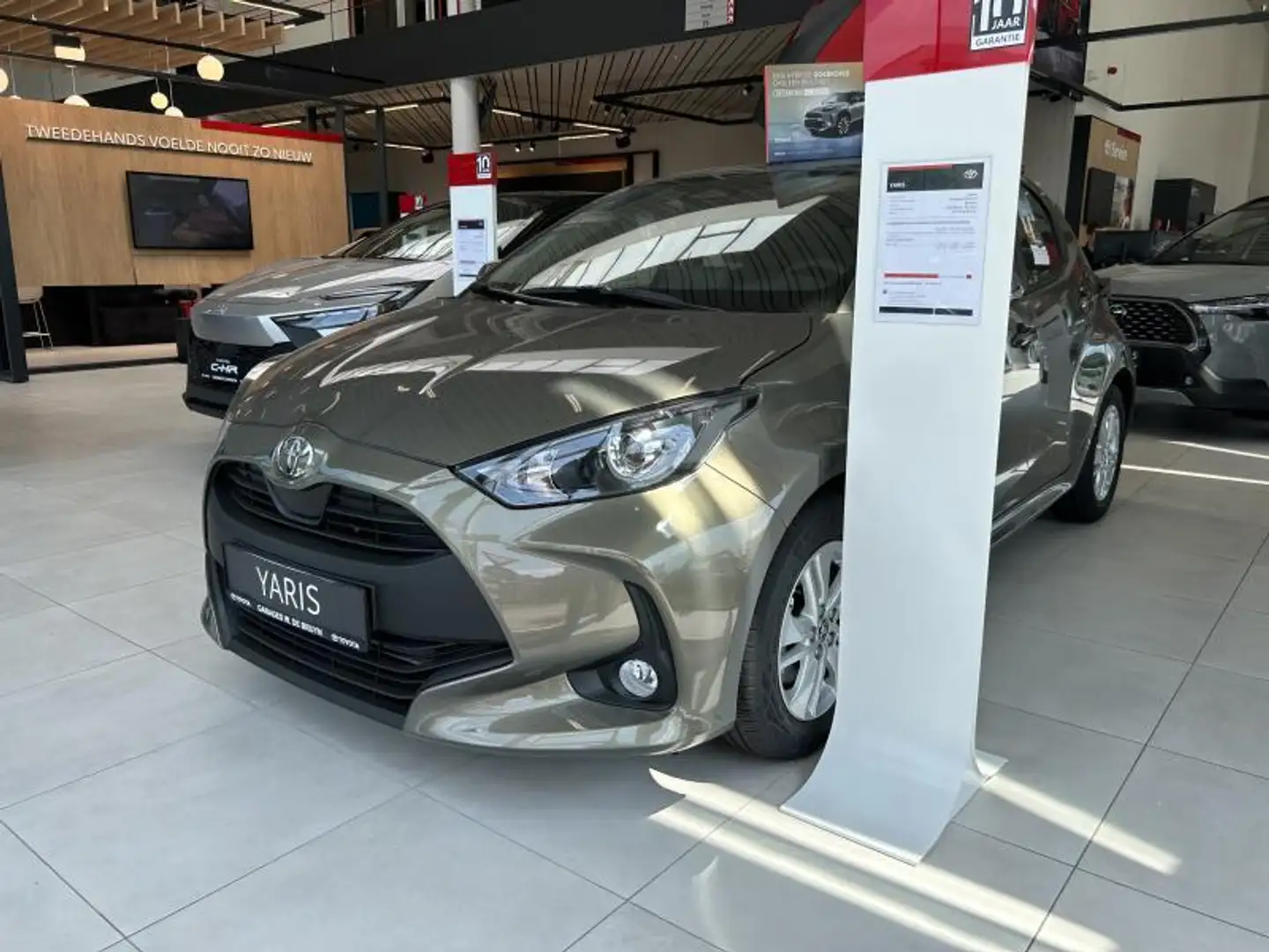 Toyota Yaris Dynamic Brons - 2