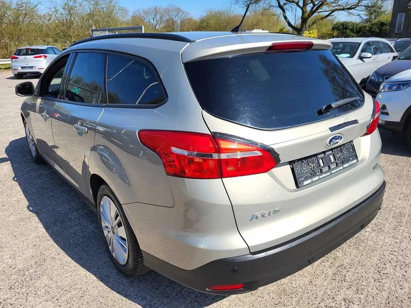 Ford Focus Turnier 1.0 EcoBoost Start-Stopp-System Titanium Gold - 2