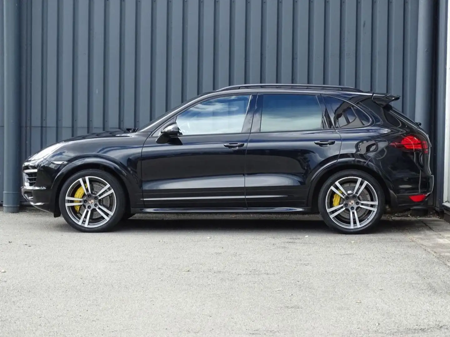 Porsche Cayenne 4.2 D S Ceramic | Pano | Bose | Luchtvering PASM Zwart - 2