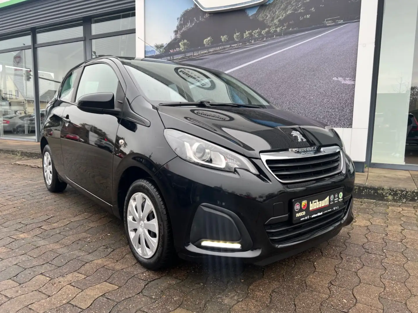 Peugeot 108 Active 1.0 VTI 3 Türer Klima Bluetooth uvm. Schwarz - 2