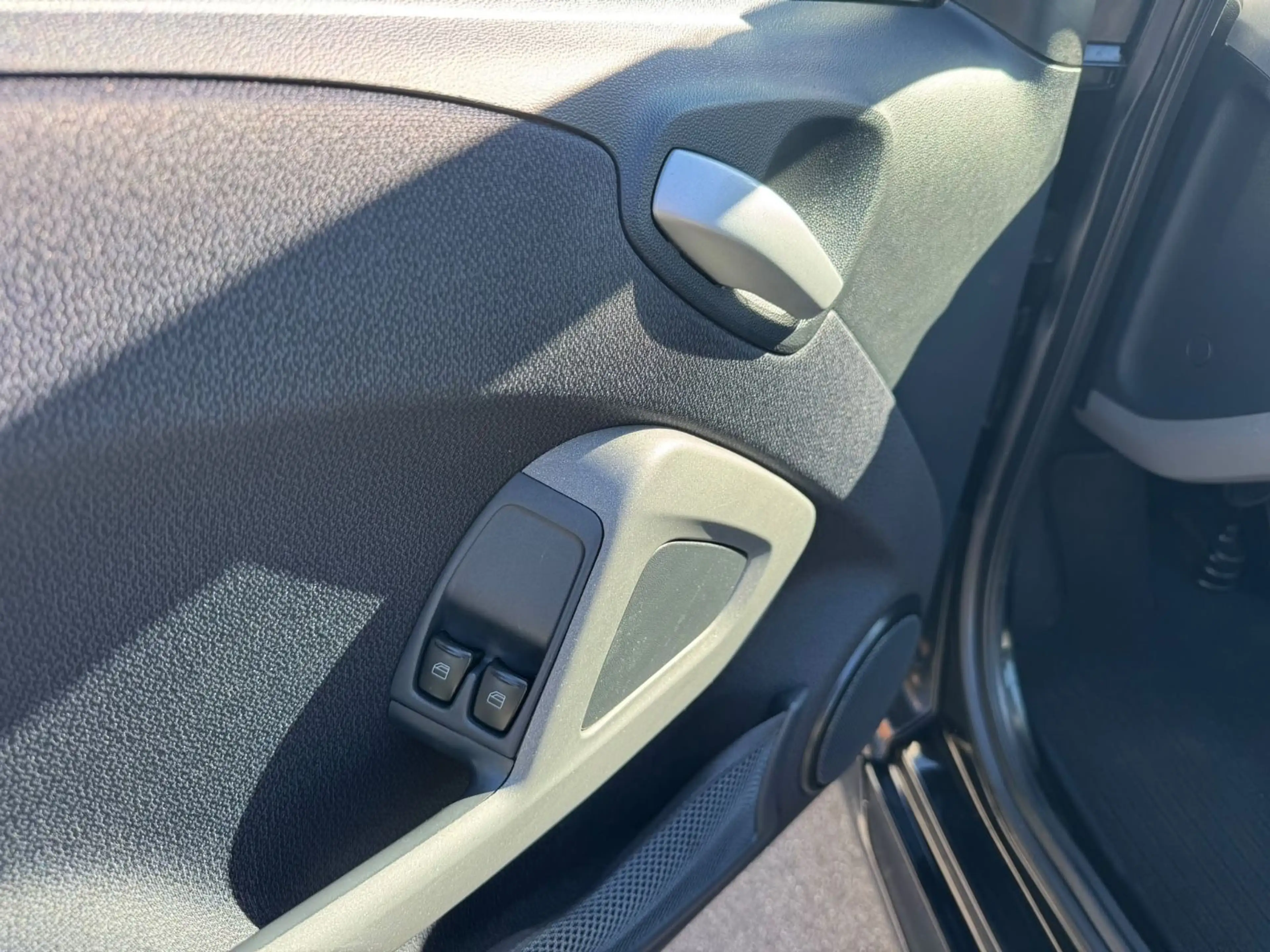 smart forTwo coupe Pure 62 kW / Klima / Panoramadach — photo 9