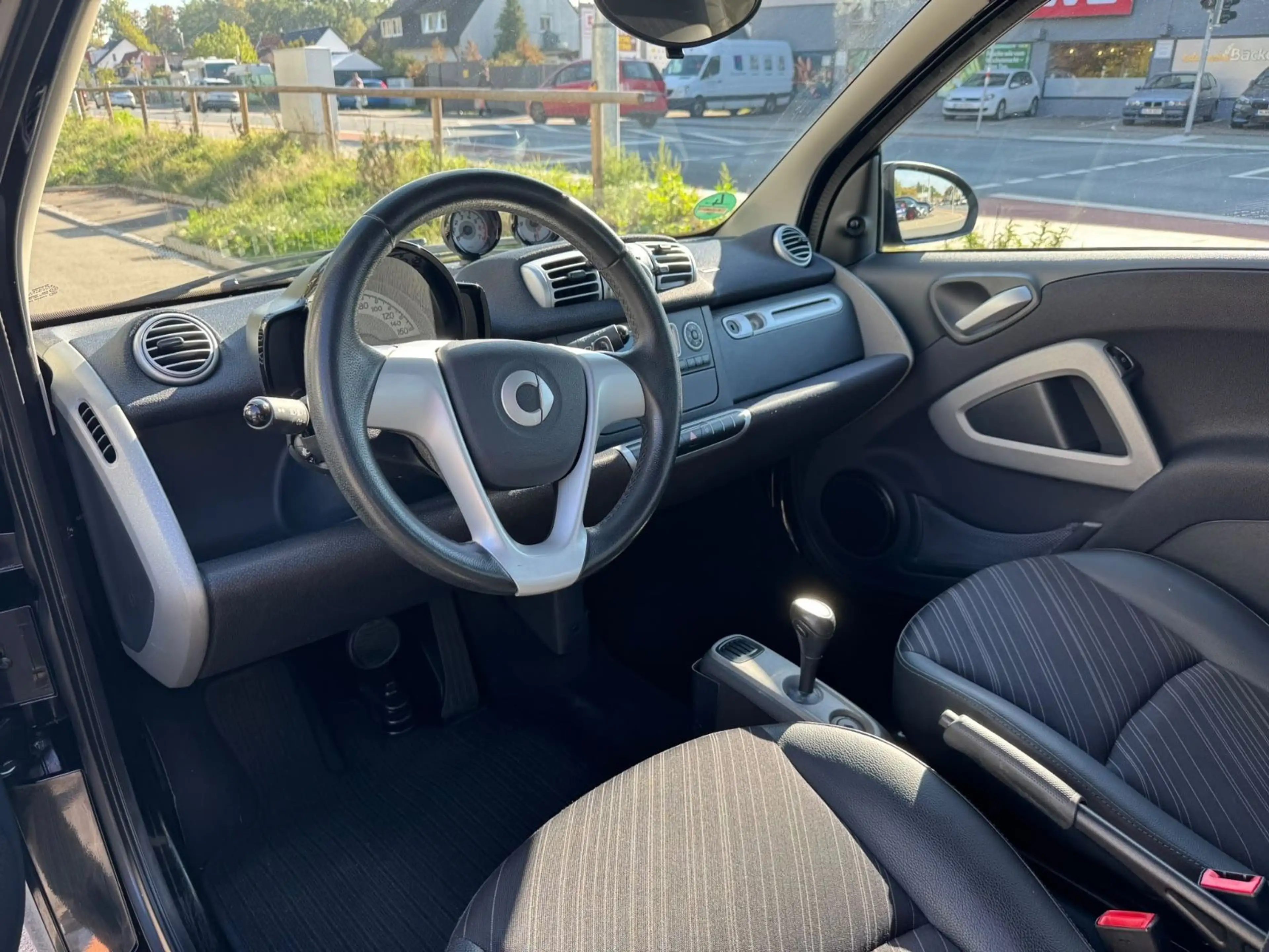 smart forTwo coupe Pure 62 kW / Klima / Panoramadach — photo 8