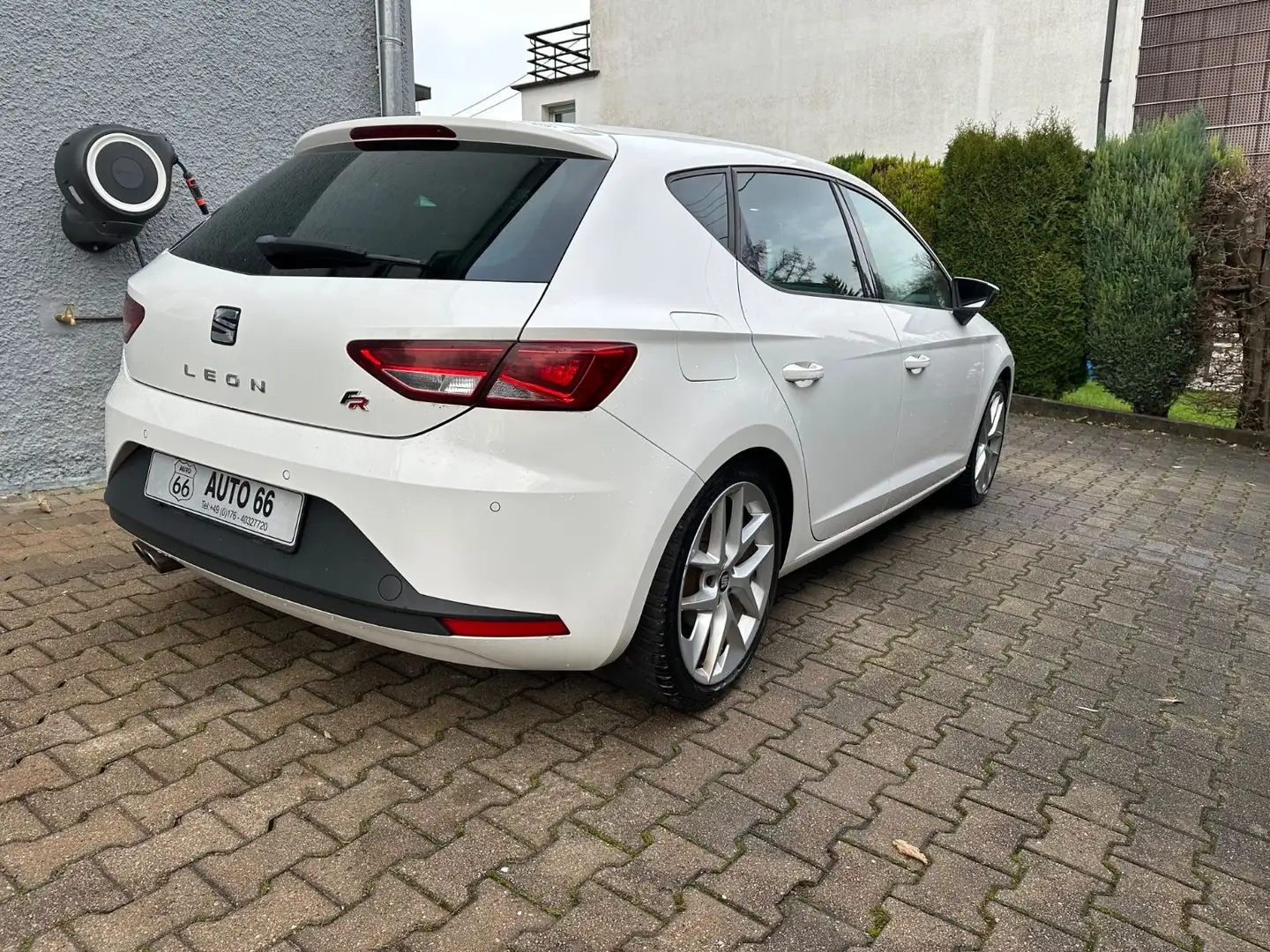 SEAT Leon FR 2.0 TDI | LED Sport|Alcantara |Navi |MFL Weiß - 2