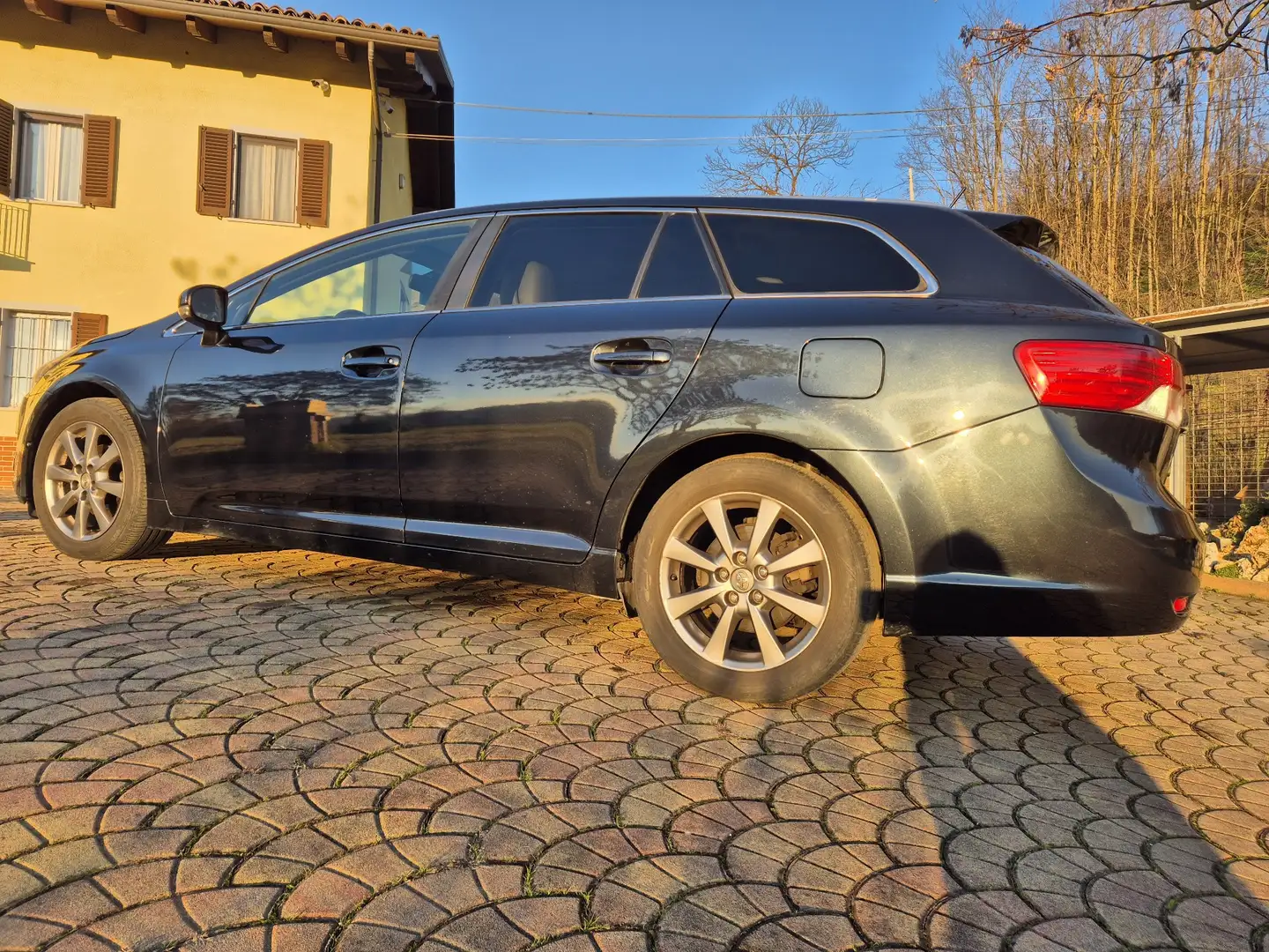 Toyota Avensis Wagon 2.0 d-4d Executive Clima, tetto panoramico - 2