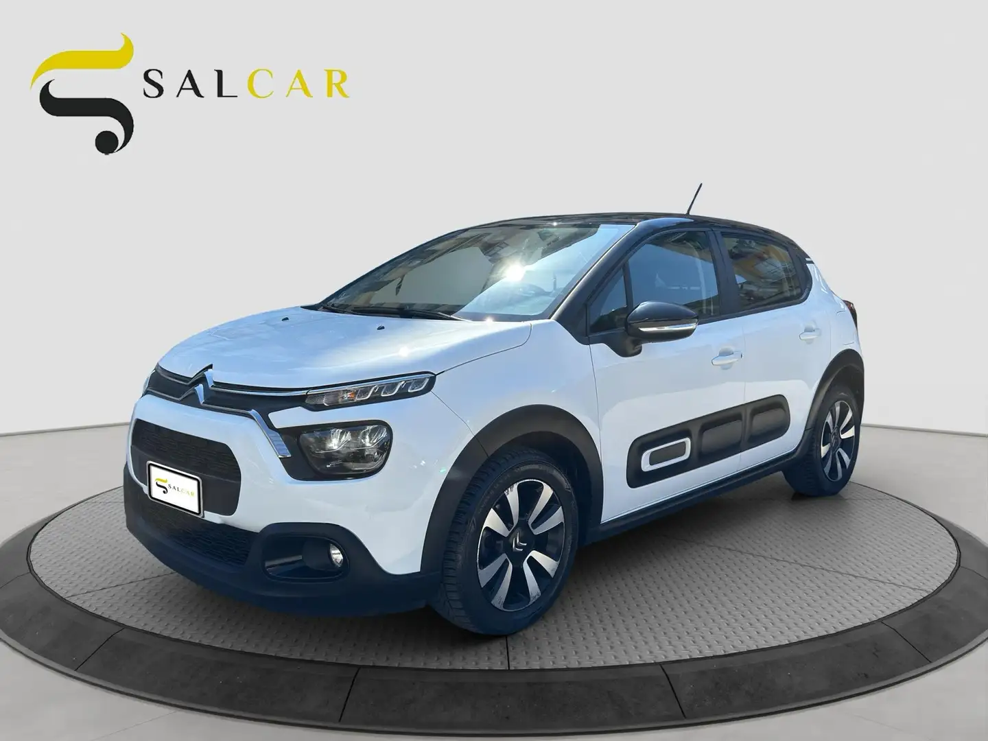 Citroen C3 1.2 110cv puretech Shine automatica 2022 Bianco - 1