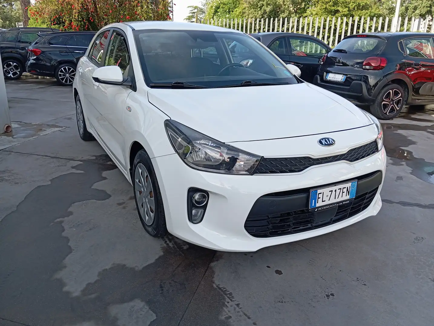 Kia Rio 1.2 mpi eco Gpl 82cv Weiß - 1