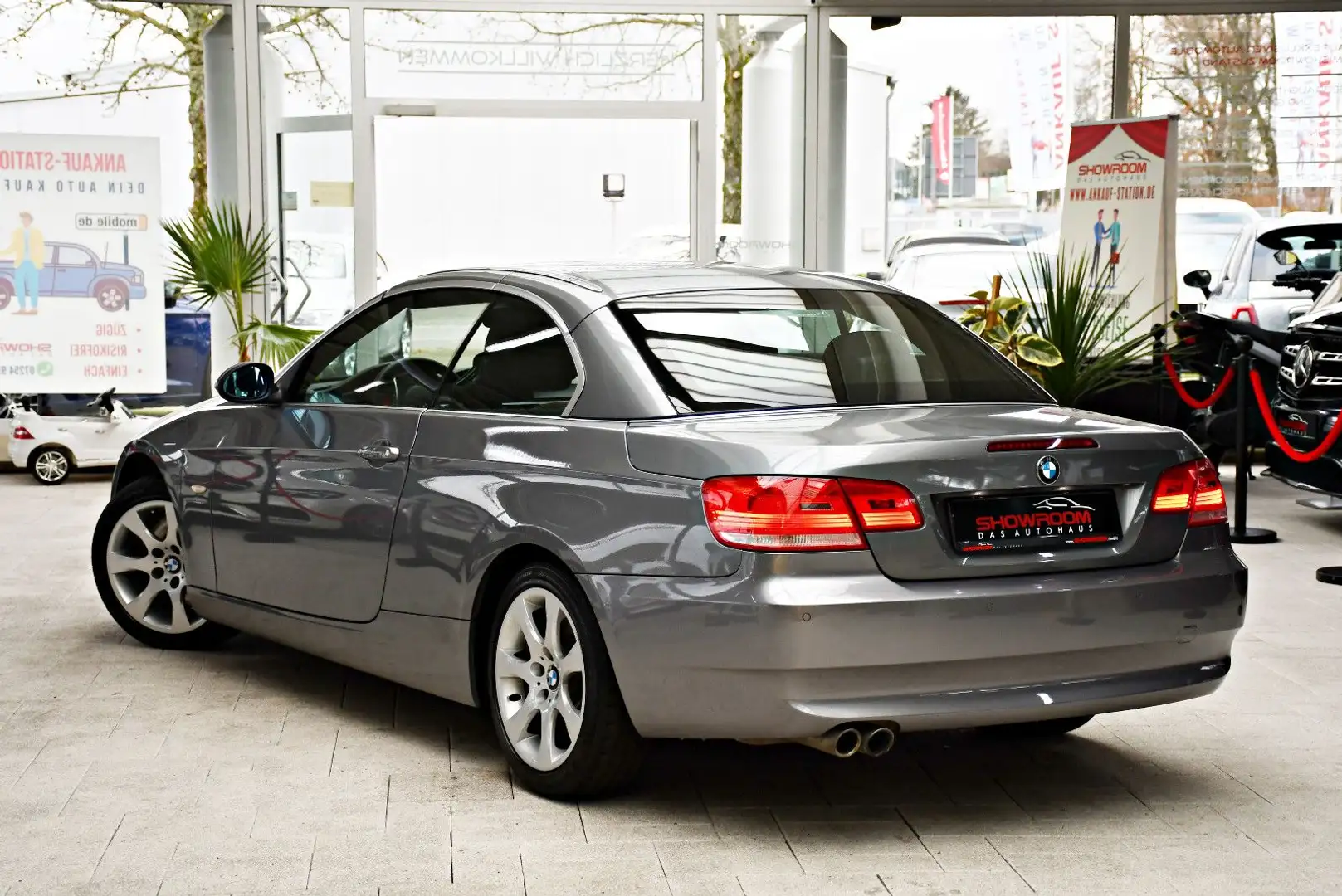 BMW 330 d Cabrio Schalter Leder Navi Prof Xenon Ahk Grau - 2