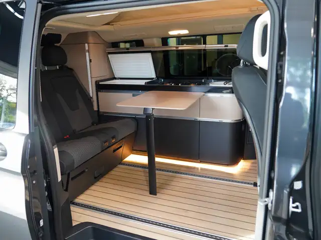 Mercedes-Benz V-Class view 10