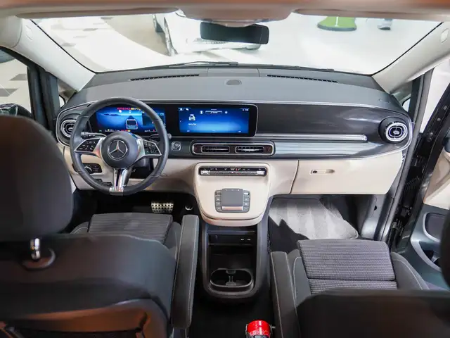 Mercedes-Benz V-Class view 13
