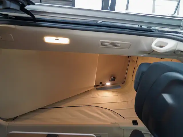 Mercedes-Benz V-Class view 11