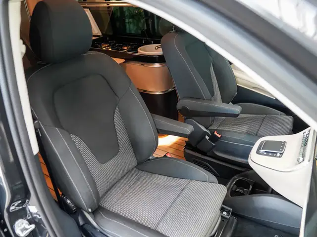 Mercedes-Benz V-Class view 8