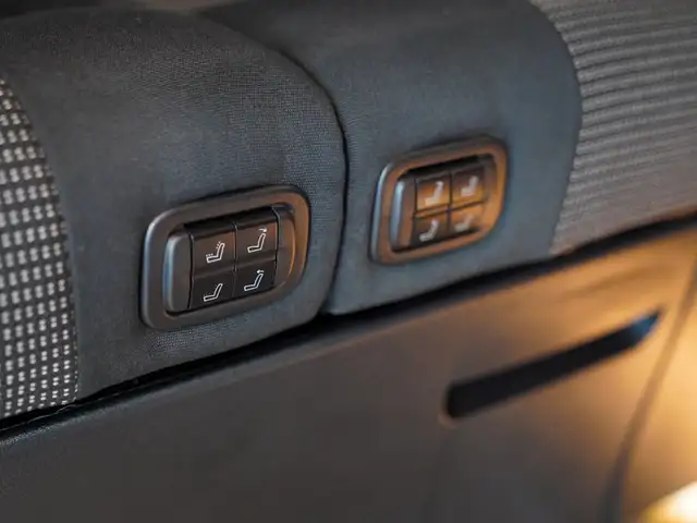 Mercedes-Benz V-Class view 12