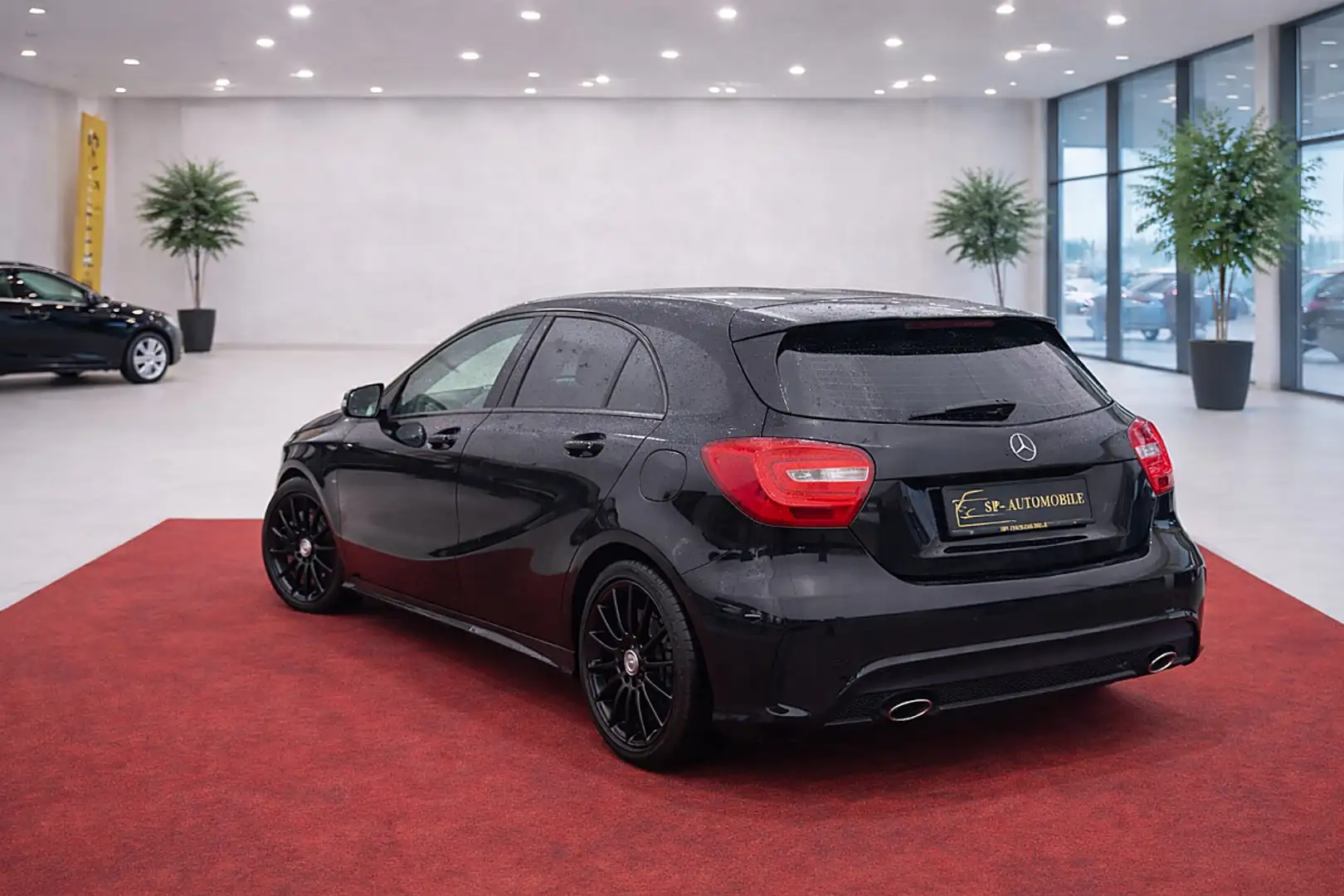 Mercedes-Benz A 200 CDI BlueEfficiency 4MATIC **AMG** Schwarz - 2