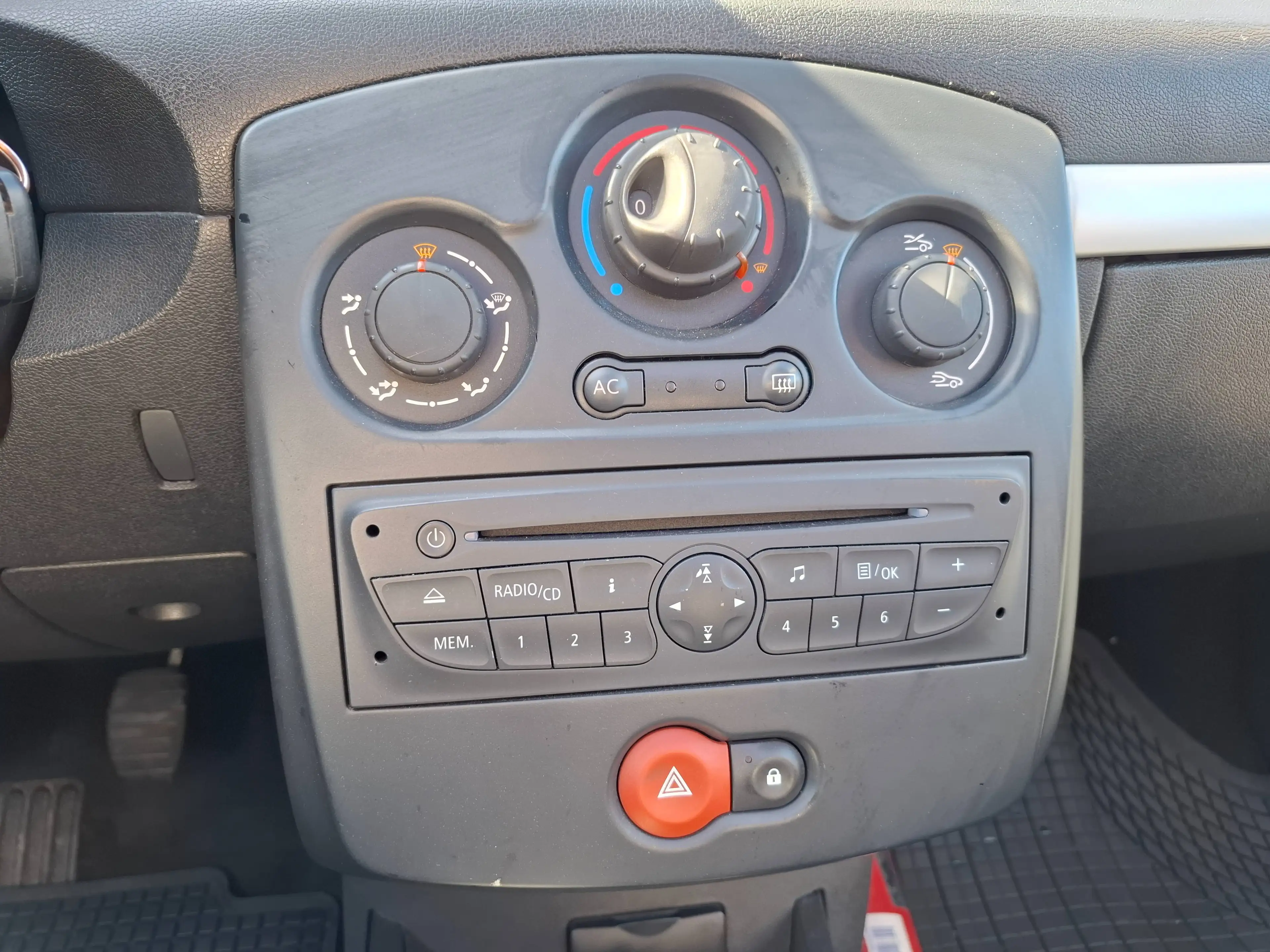 Renault Clio Clio 1.5 dCi Exception ECO FAP — photo 15