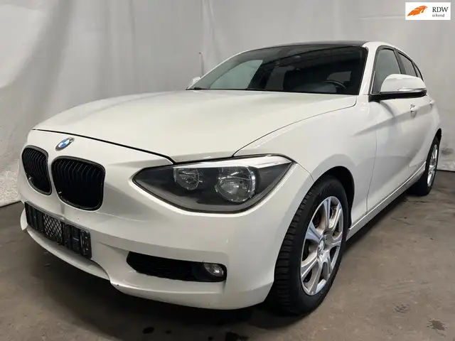 BMW 114 1-serie 114i EDE Executive - Achterschade - Schade