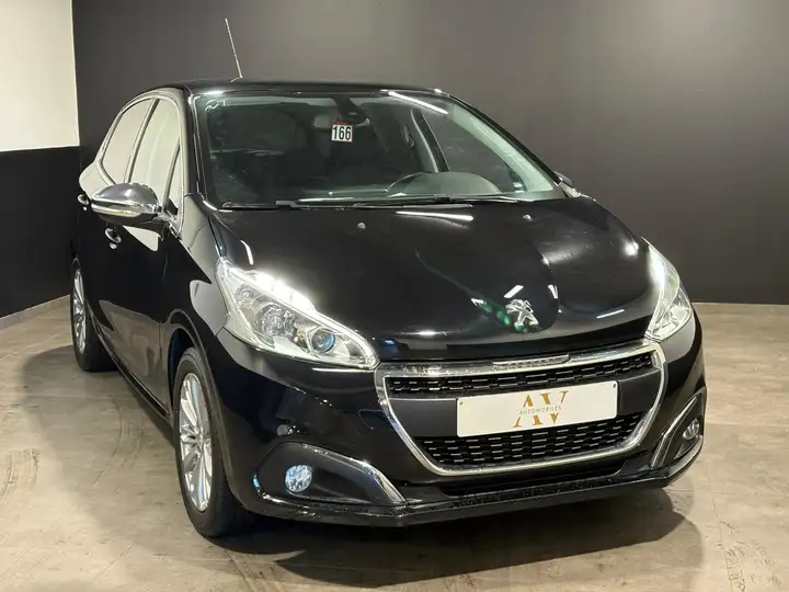 Peugeot 208 ** 1.2 ** ALLURE *** Automatique ** Garantie 12 mois **